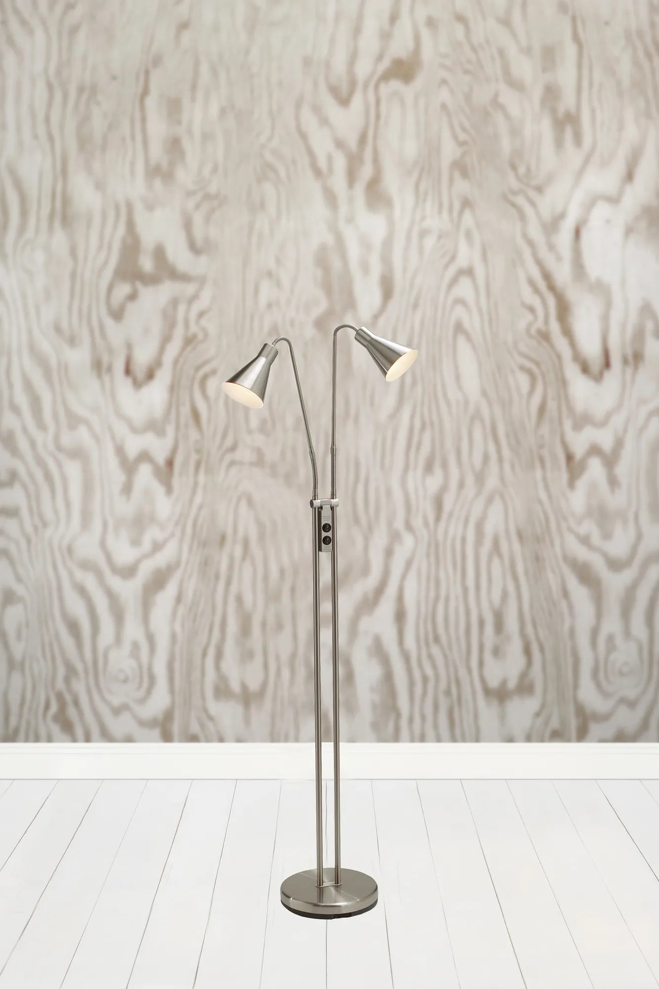 Odense stål golvlampa stilren belysning | Odense steel floor lamp | Odense Stahl Stehlampe minimalistische Beleuchtung