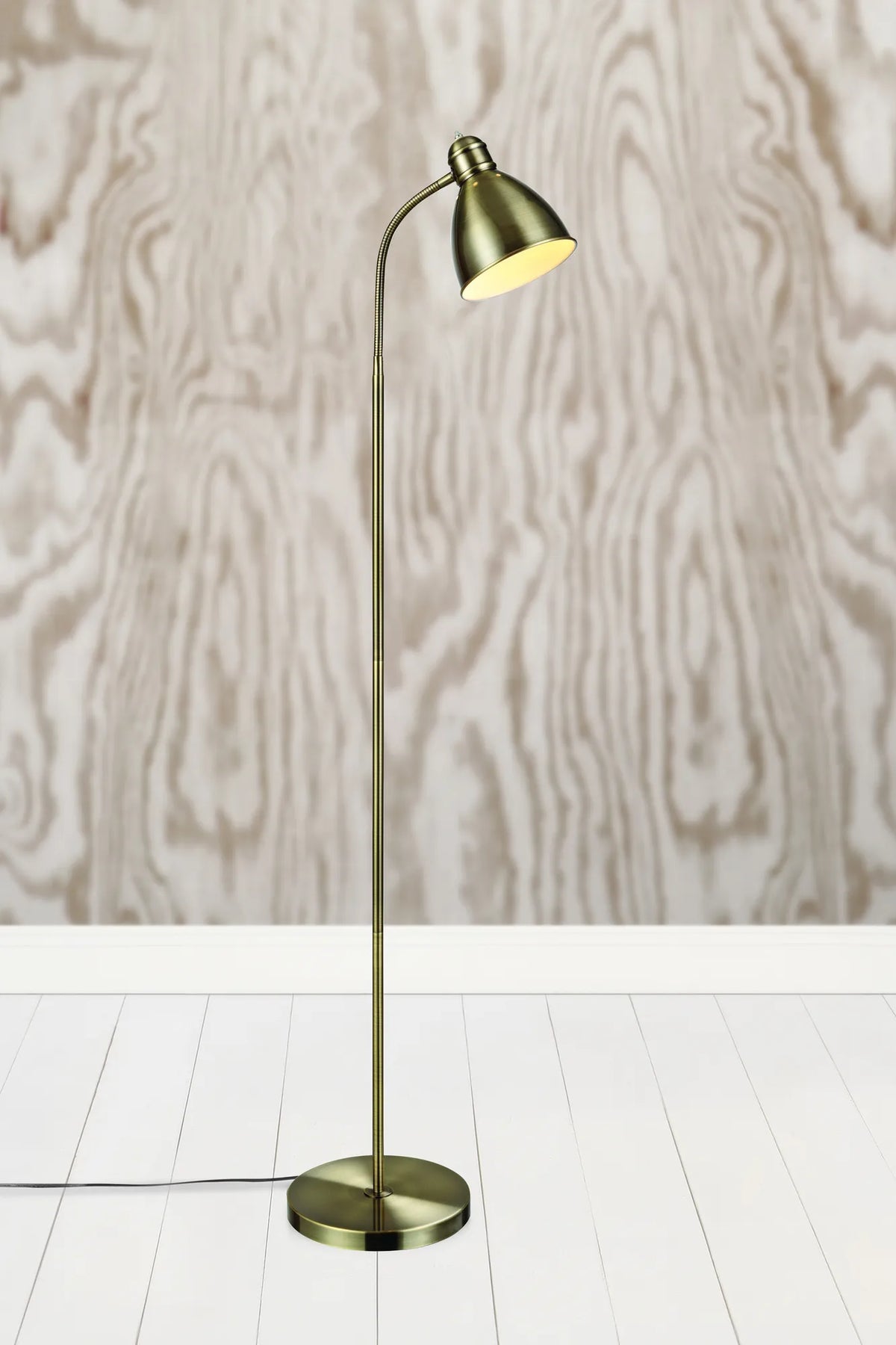 Nitta Golvlampa Mässing