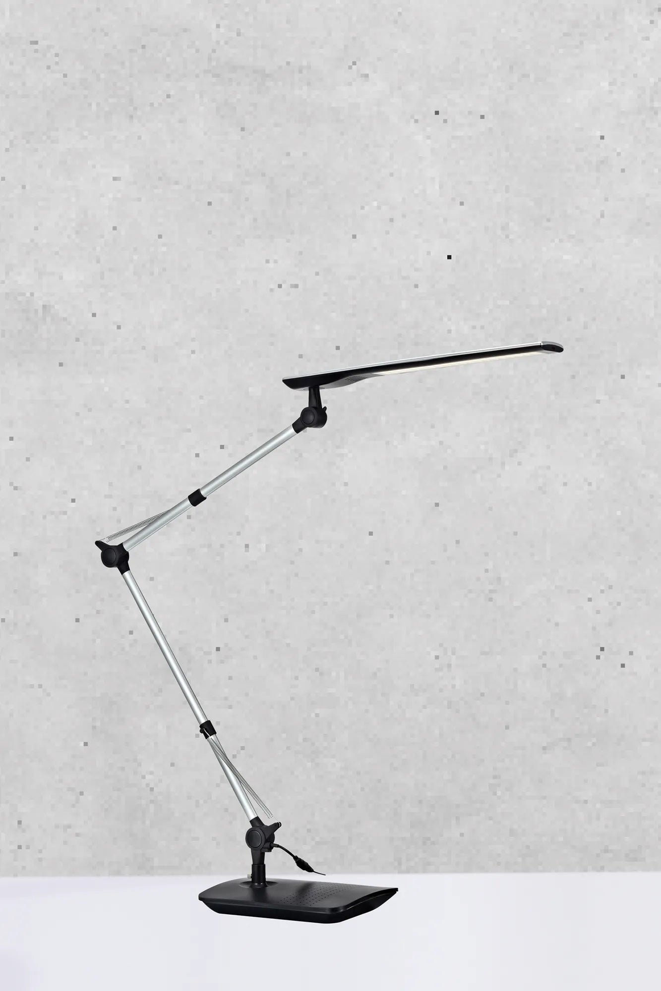 Study silver bordslampa stilren belysning | Study silver table lamp | Study Silber Tischlampe minimalistische Beleuchtung