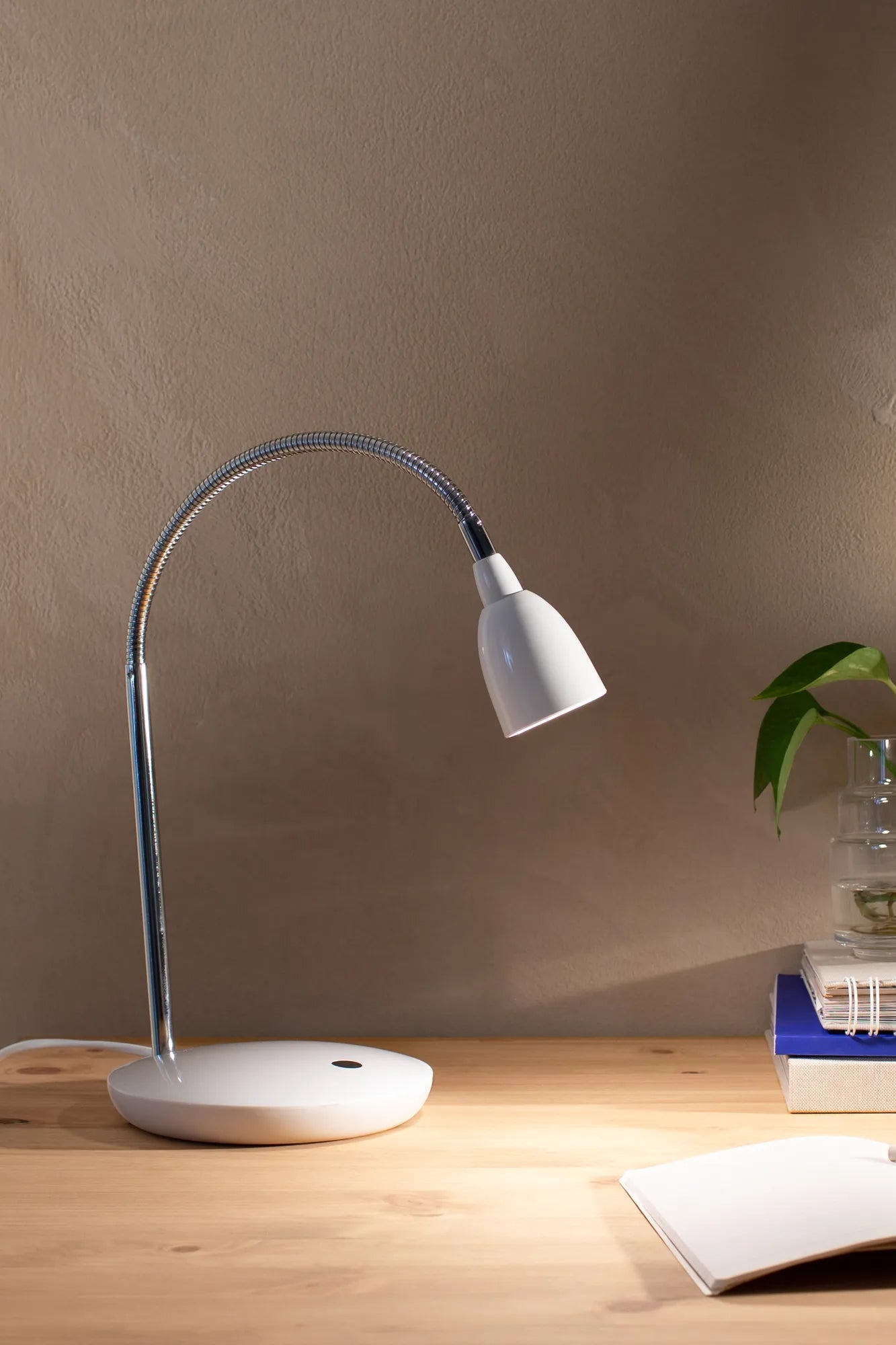 Tulip vit bordslampa belysning skandinavisk design | Tulip white table lamp | Tulip weiß Tischlampe skandinavisches Design