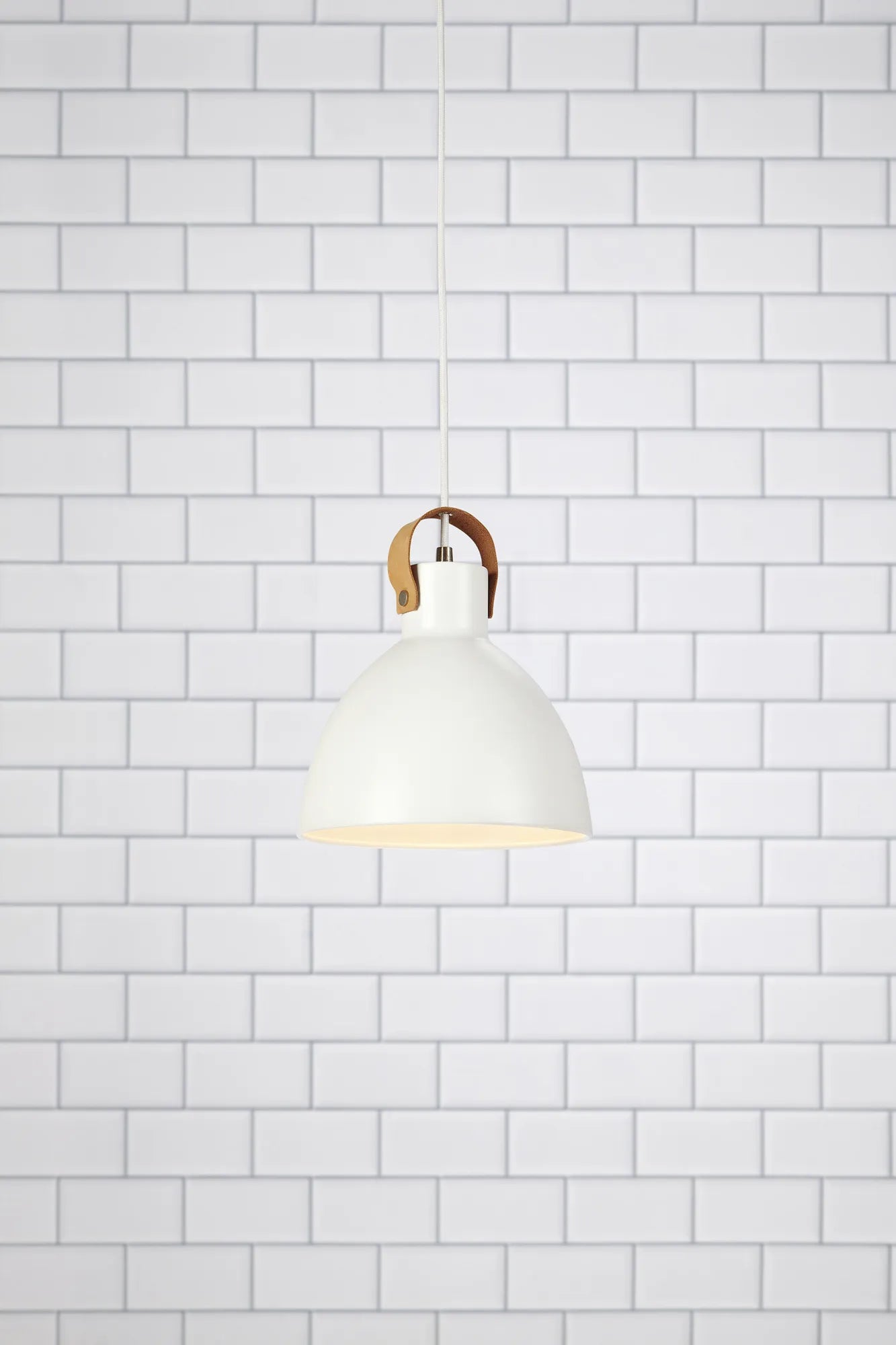 Eagle vit taklampa 22 cm stilren belysning | Eagle white pendant lamp | Eagle weiß Pendelleuchte minimalistische Beleuchtung