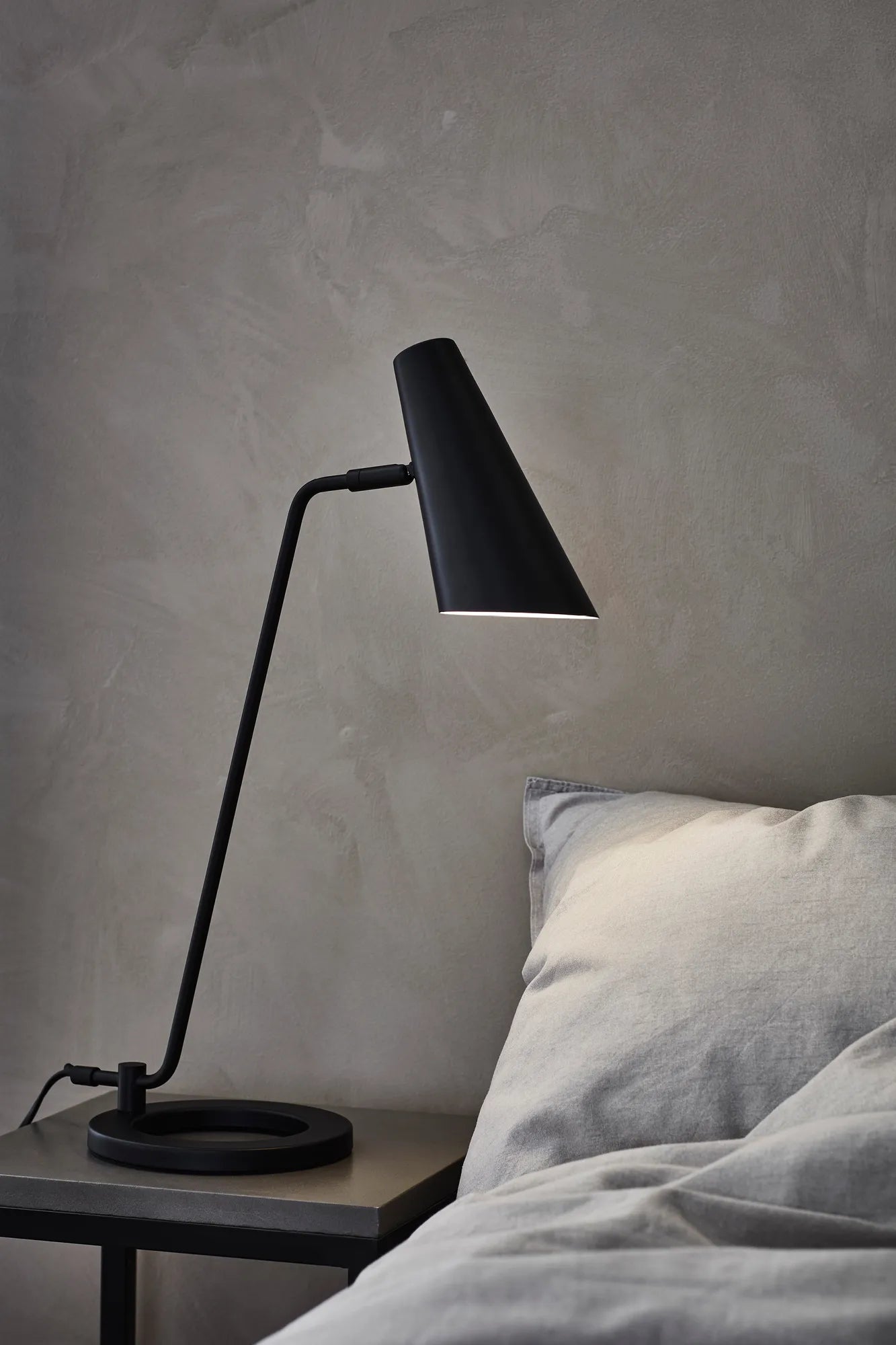 Cal svart bordslampa skandinavisk design | Cal black table lamp Scandinavian | Cal schwarz Tischlampe skandinavisches Design