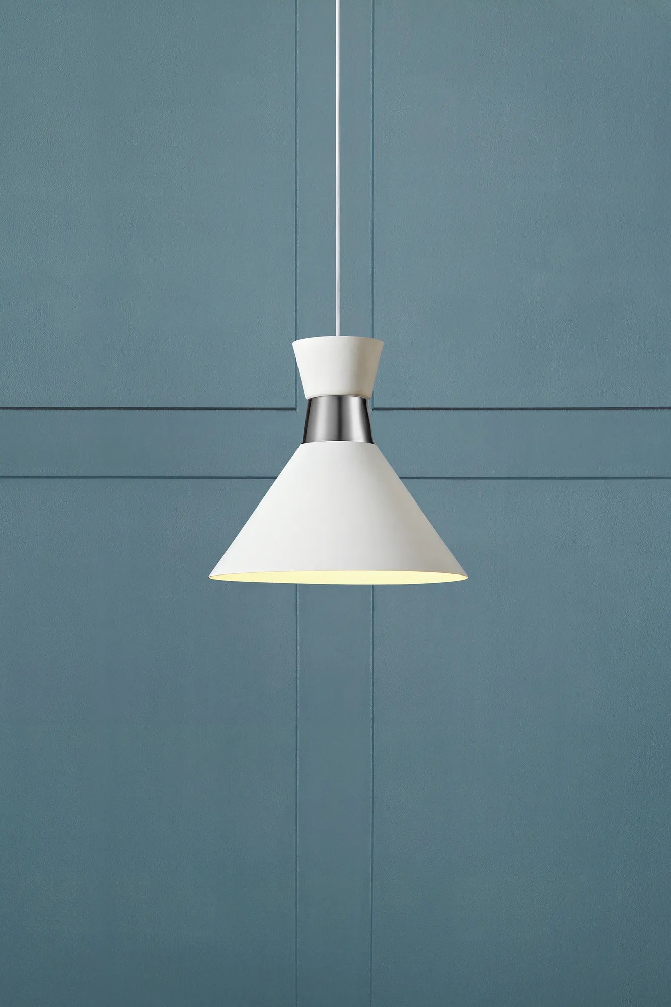Waist vit taklampa stilren belysning | Waist white pendant lamp | Waist weiß Pendelleuchte minimalistische Beleuchtung