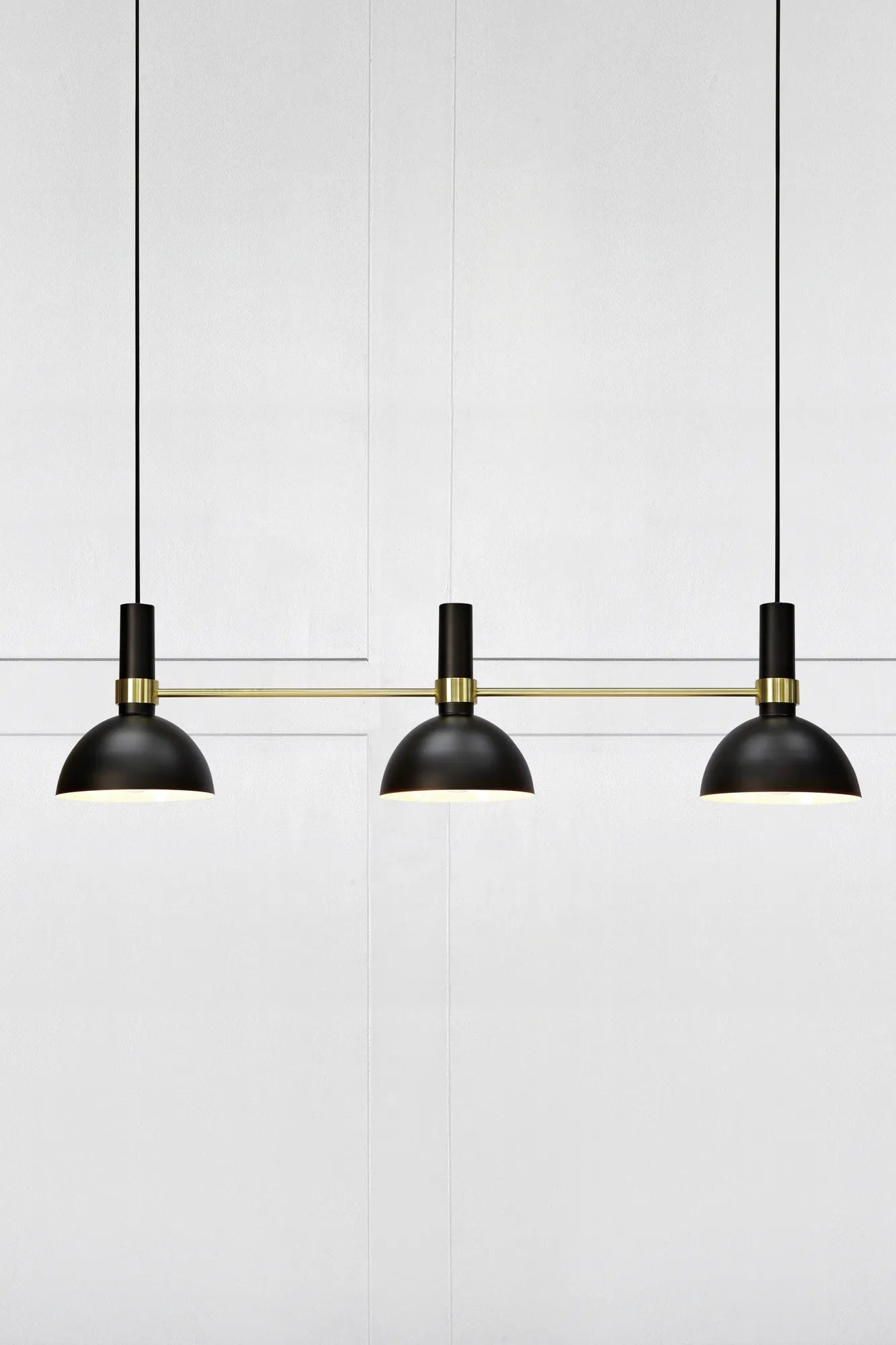 Larry svart taklampa stilren belysning | Larry black pendant lamp | Larry schwarz Pendelleuchte minimalistische Beleuchtung