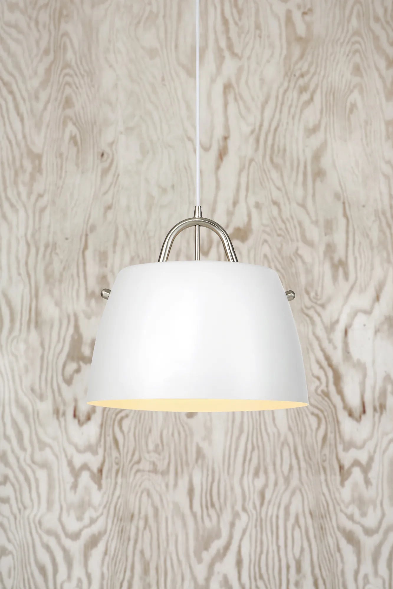 Spin vit taklampa stilren belysning | Spin white pendant lamp | Spin weiß Pendelleuchte minimalistische Beleuchtung