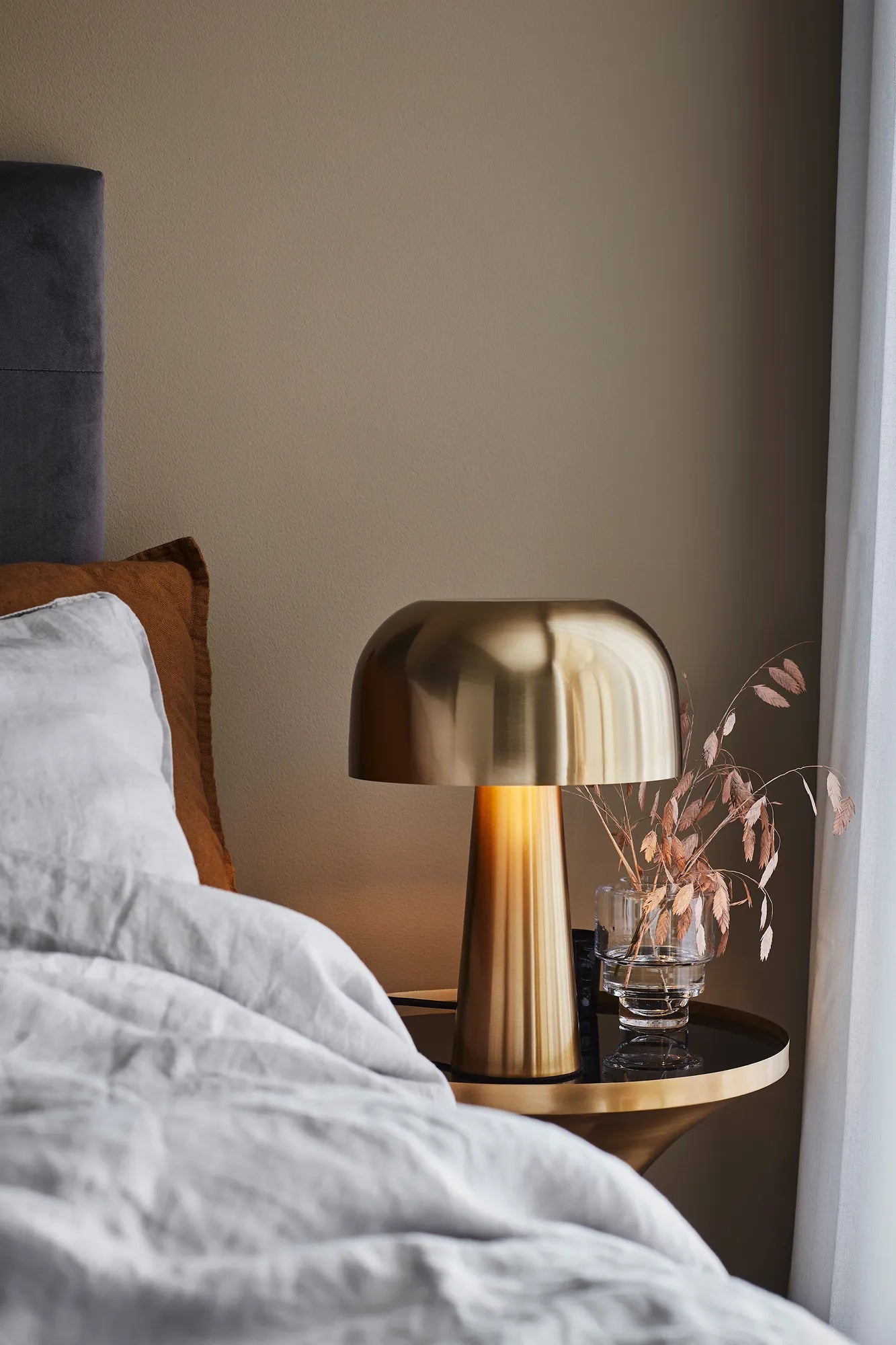 Blanca brons bordslampa stilren belysning | Blanca bronze table lamp | Blanca Bronze Tischlampe minimalistische Beleuchtung