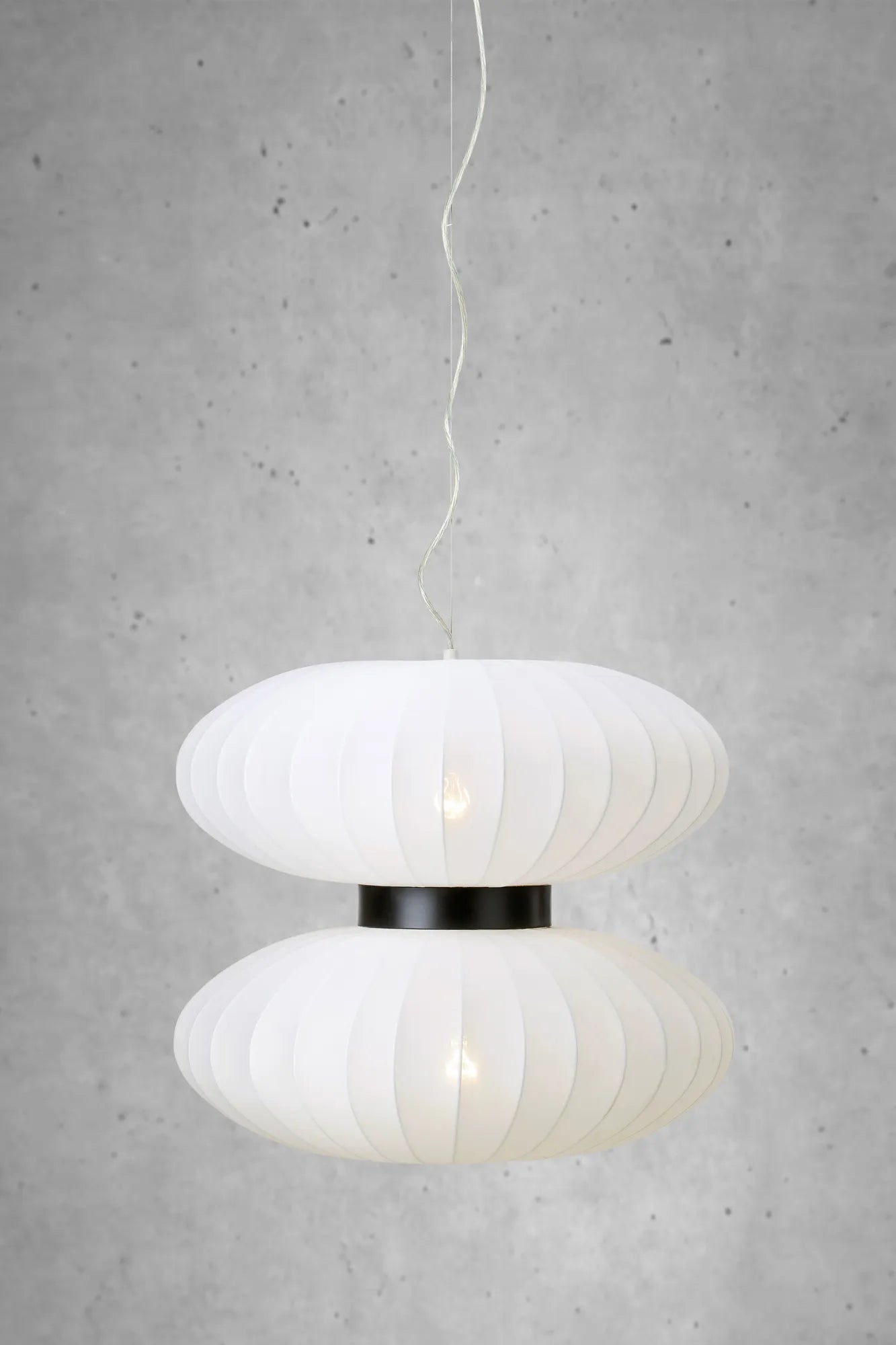 Daburu vit taklampa stilren belysning | Daburu white pendant lamp | Daburu weiß Pendelleuchte minimalistische Beleuchtung