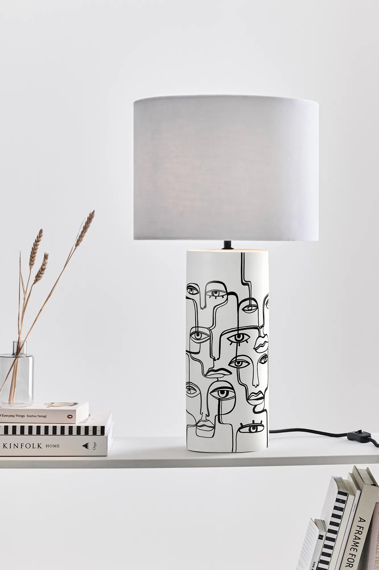 Family vit bordslampa belysning | Family white table lamp | Family weiß Tischlampe