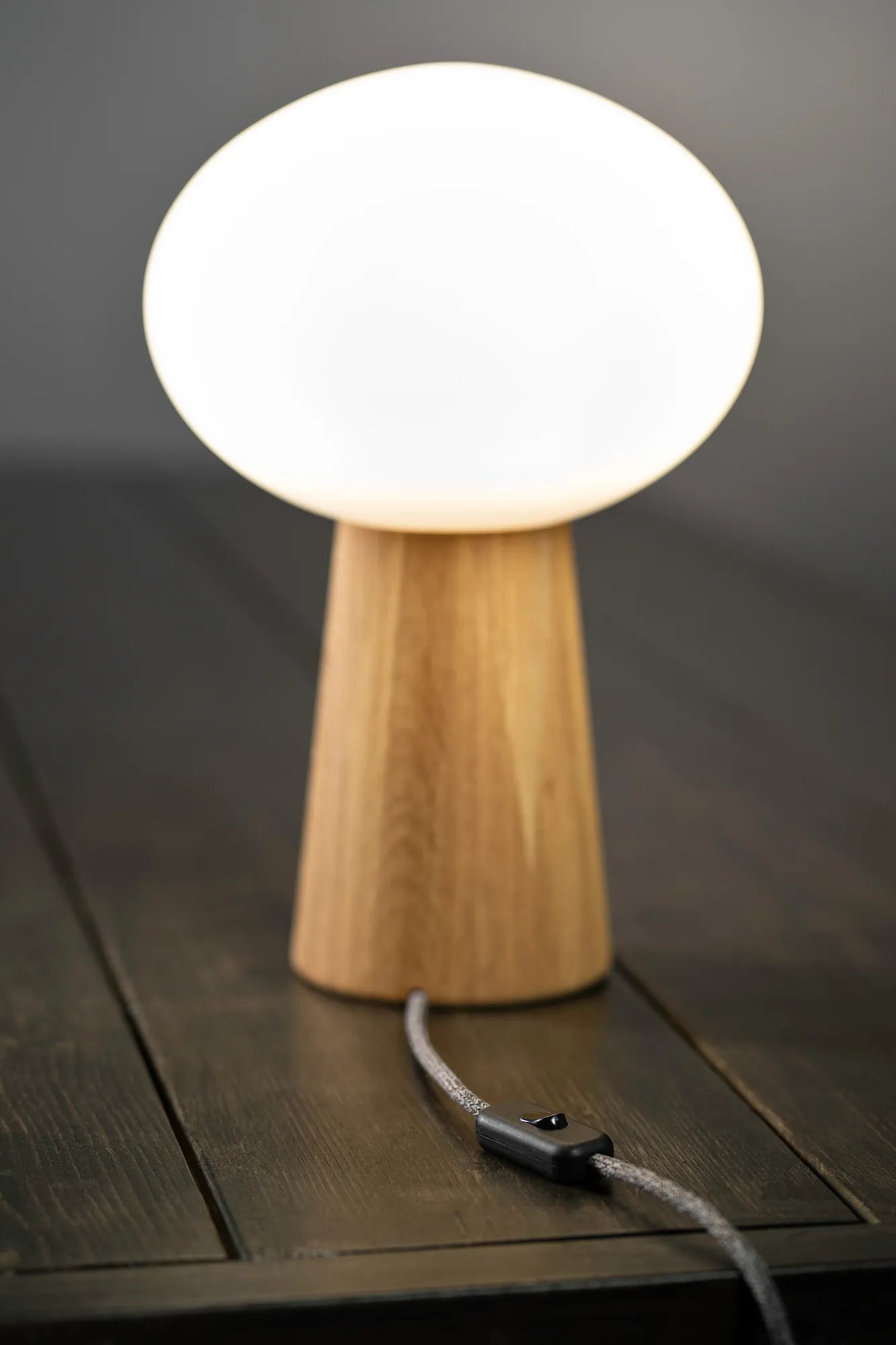 Pater bordslampa skandinavisk design stilren belysning | Pater table lamp Scandinavian design minimalist lighting | Pater