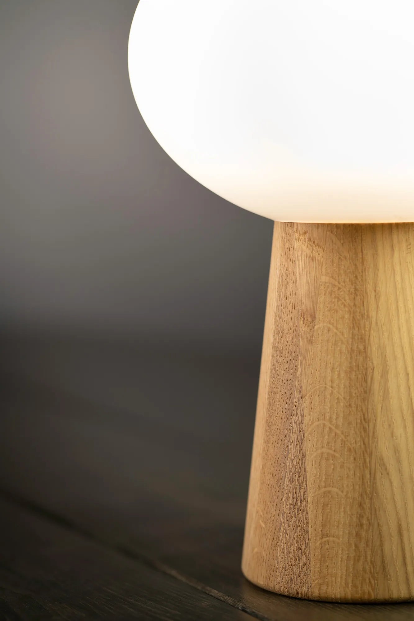 Pater bordslampa stilren belysning skandinavisk design | Pater table lamp minimalist lighting Scandinavian design | Pater