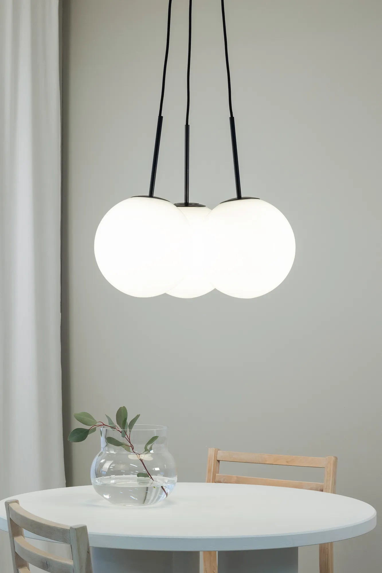 Dione vit taklampa belysning skandinavisk design | Dione white pendant lamp | Dione weiß Pendelleuchte skandinavisches Design