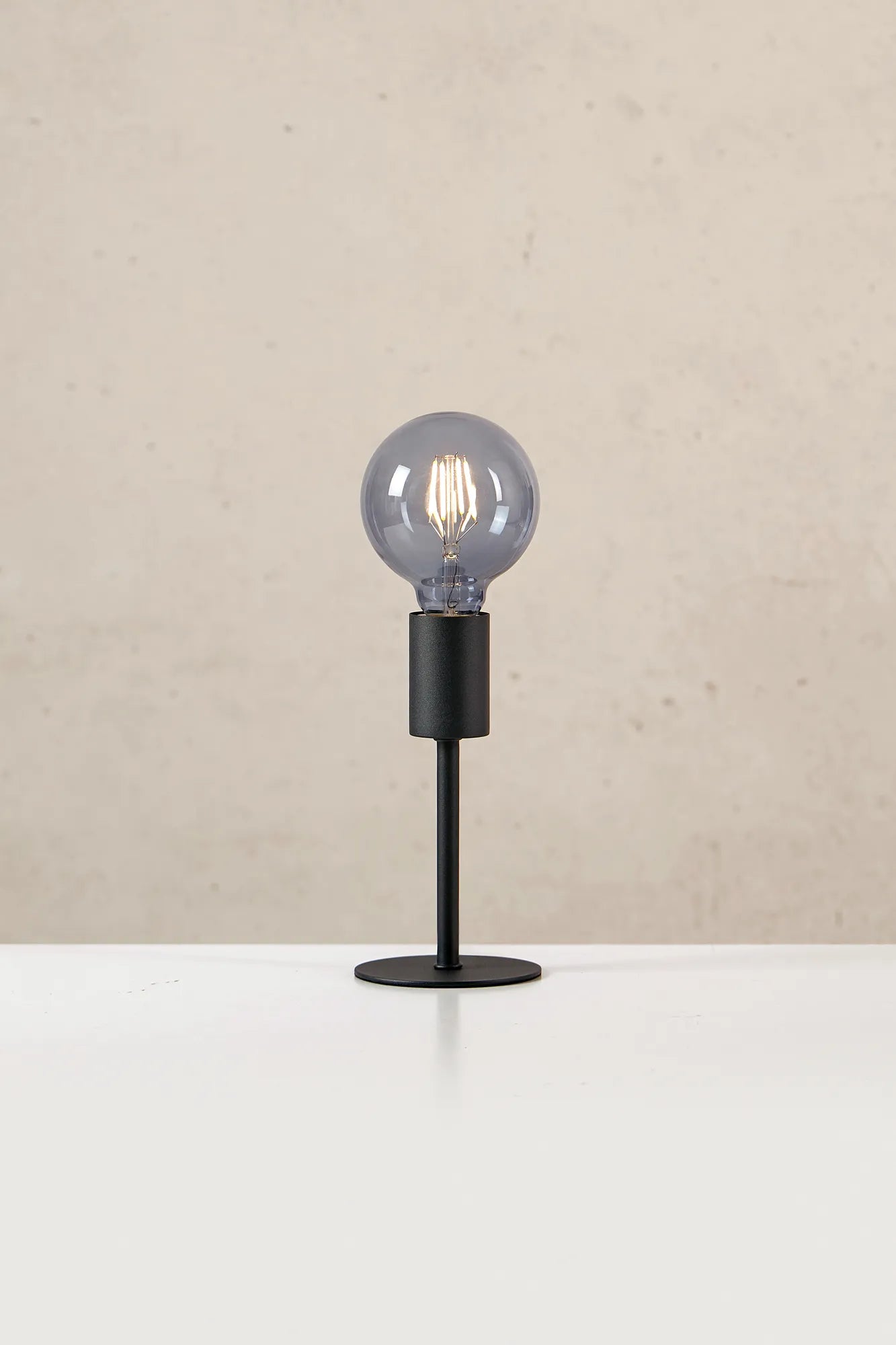 Cielo svart bordslampa stilren belysning | Cielo black table lamp | Cielo schwarz Tischlampe minimalistische Beleuchtung