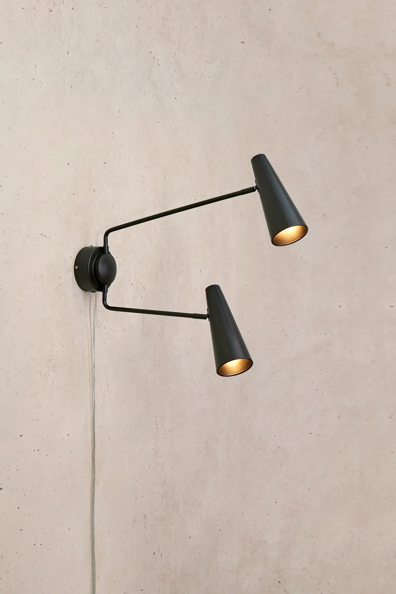 Peak svart vägglampa stilren belysning | Peak black wall lamp | Peak schwarz Wandleuchte minimalistische Beleuchtung