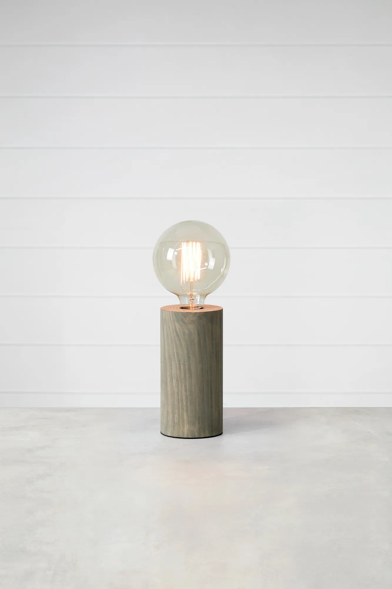 Legna grå bordslampa 20 cm stilren belysning | Legna grey table lamp | Legna grau Tischlampe minimalistische Beleuchtung