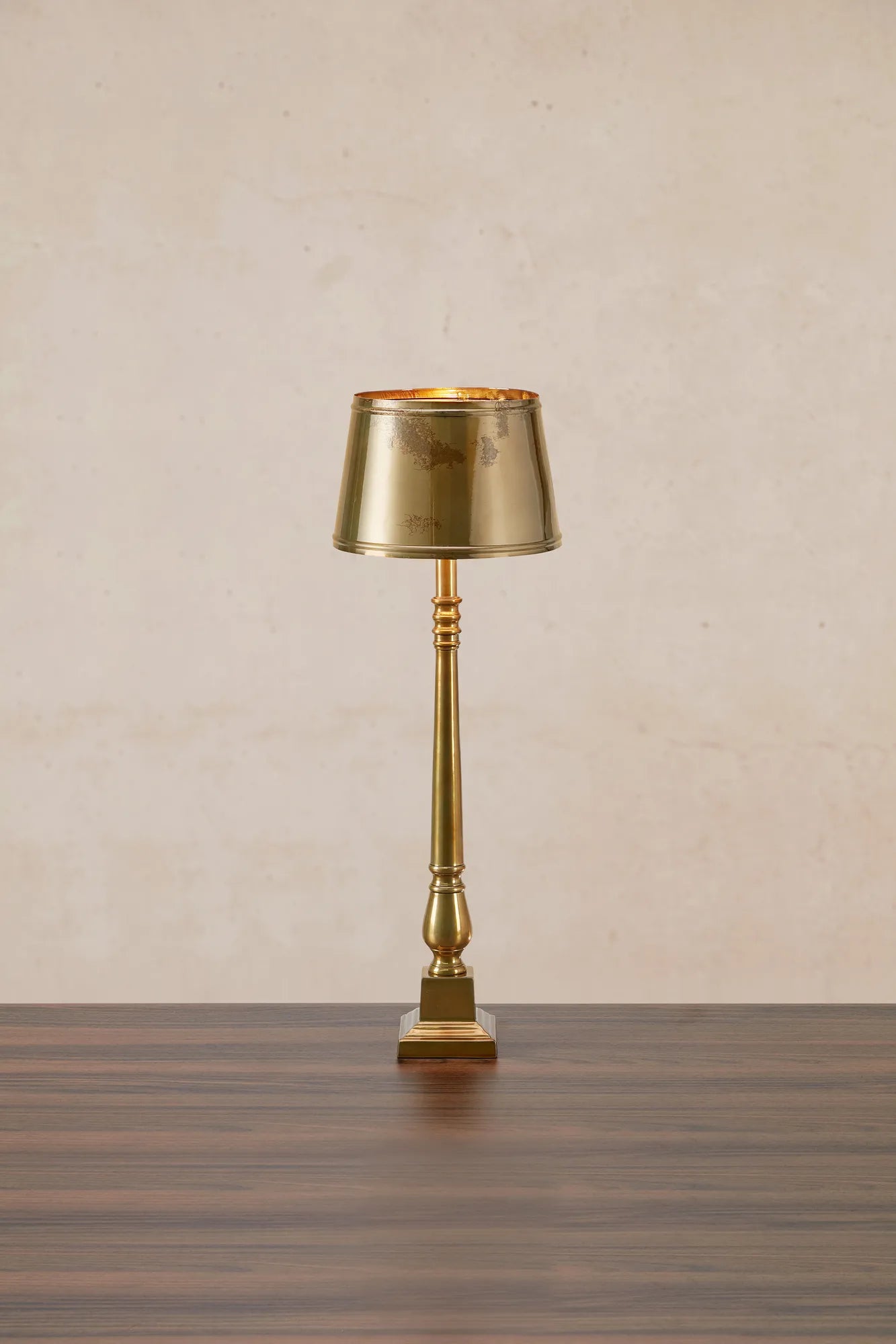 Metallo mässing bordslampa stilren belysning | Metallo brass table | Metallo Messing Tischlampe minimalistische Beleuchtung