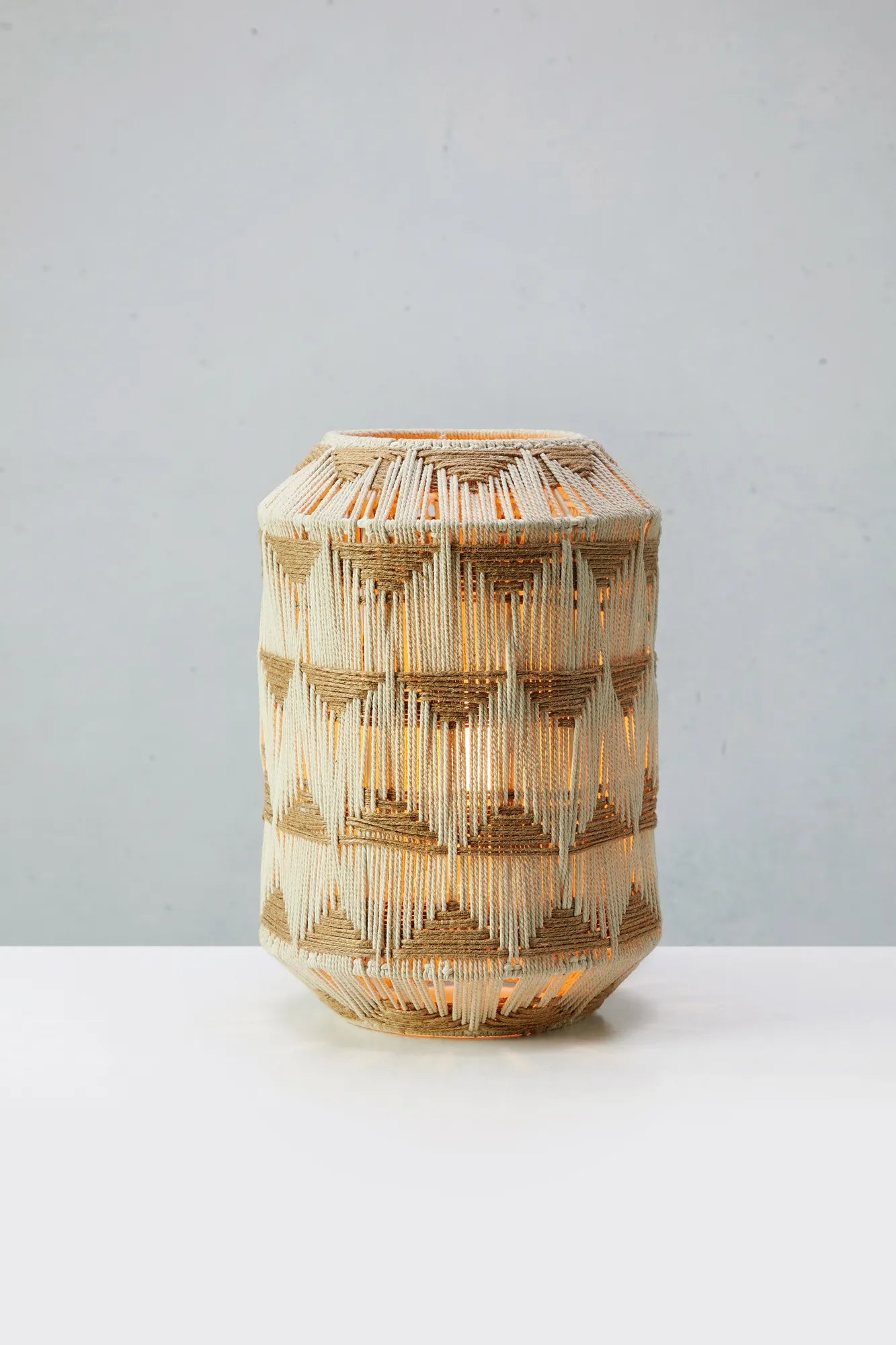 Ano beige bordslampa stilren belysning skandinavisk design | Ano beige table lamp minimalist Scandinavian design | Ano beige