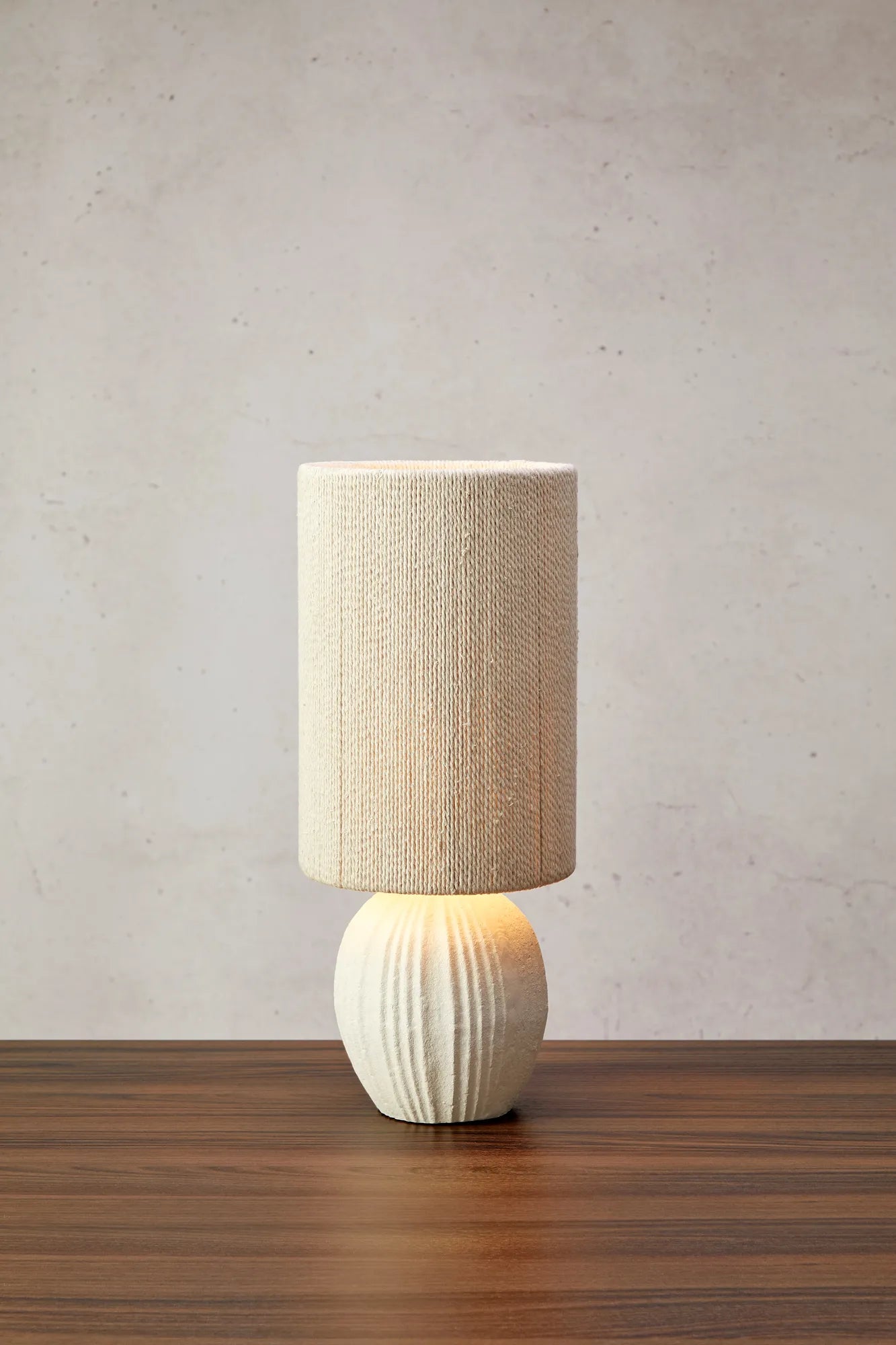 Viela beige bordslampa stilren belysning skandinavisk design | Viela beige table lamp Scandinavian design | Viela beige