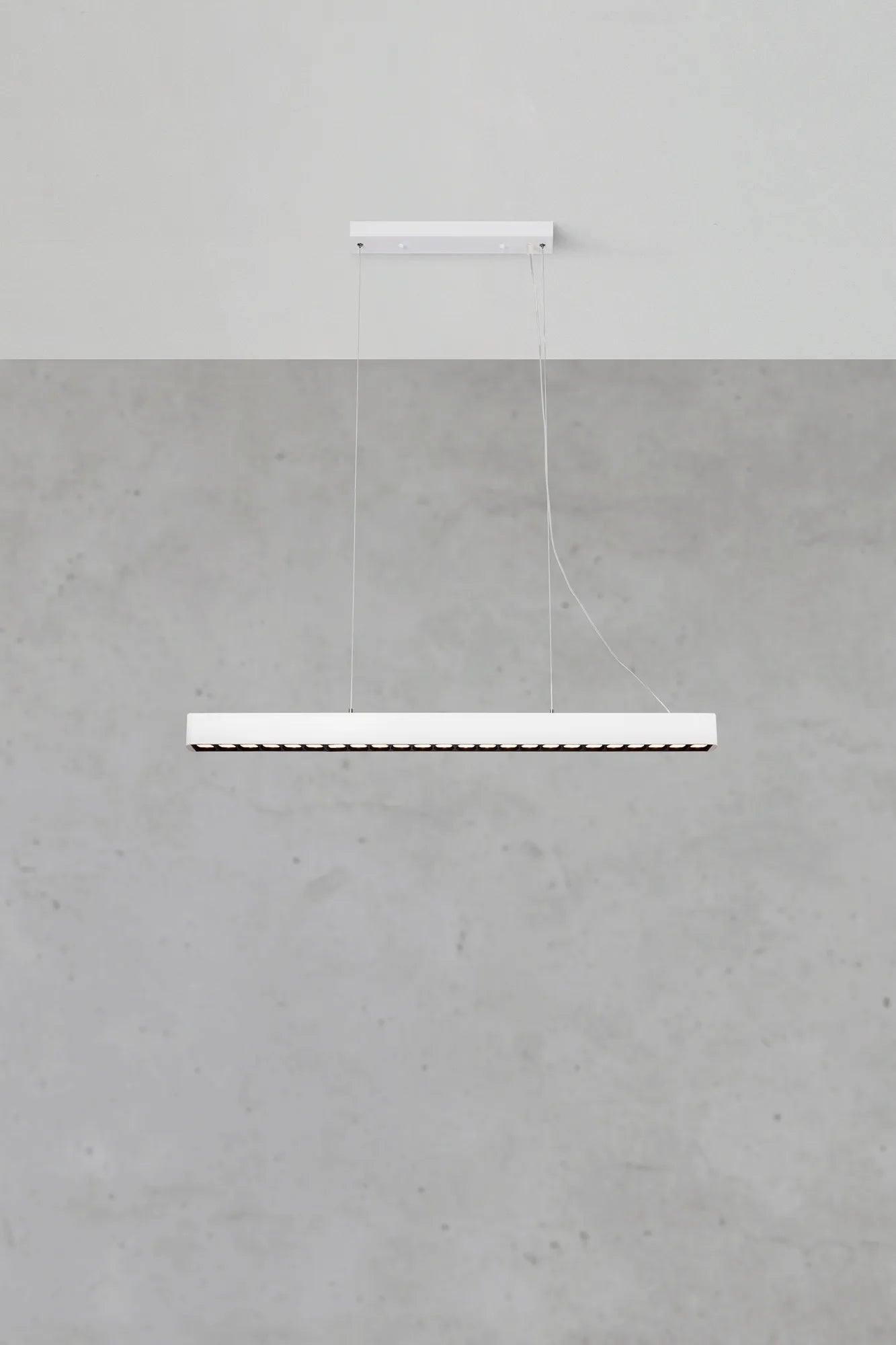 Plano vit taklampa 95 cm stilren belysning | Plano white pendant lamp | Plano weiß Pendelleuchte minimalistische Beleuchtung