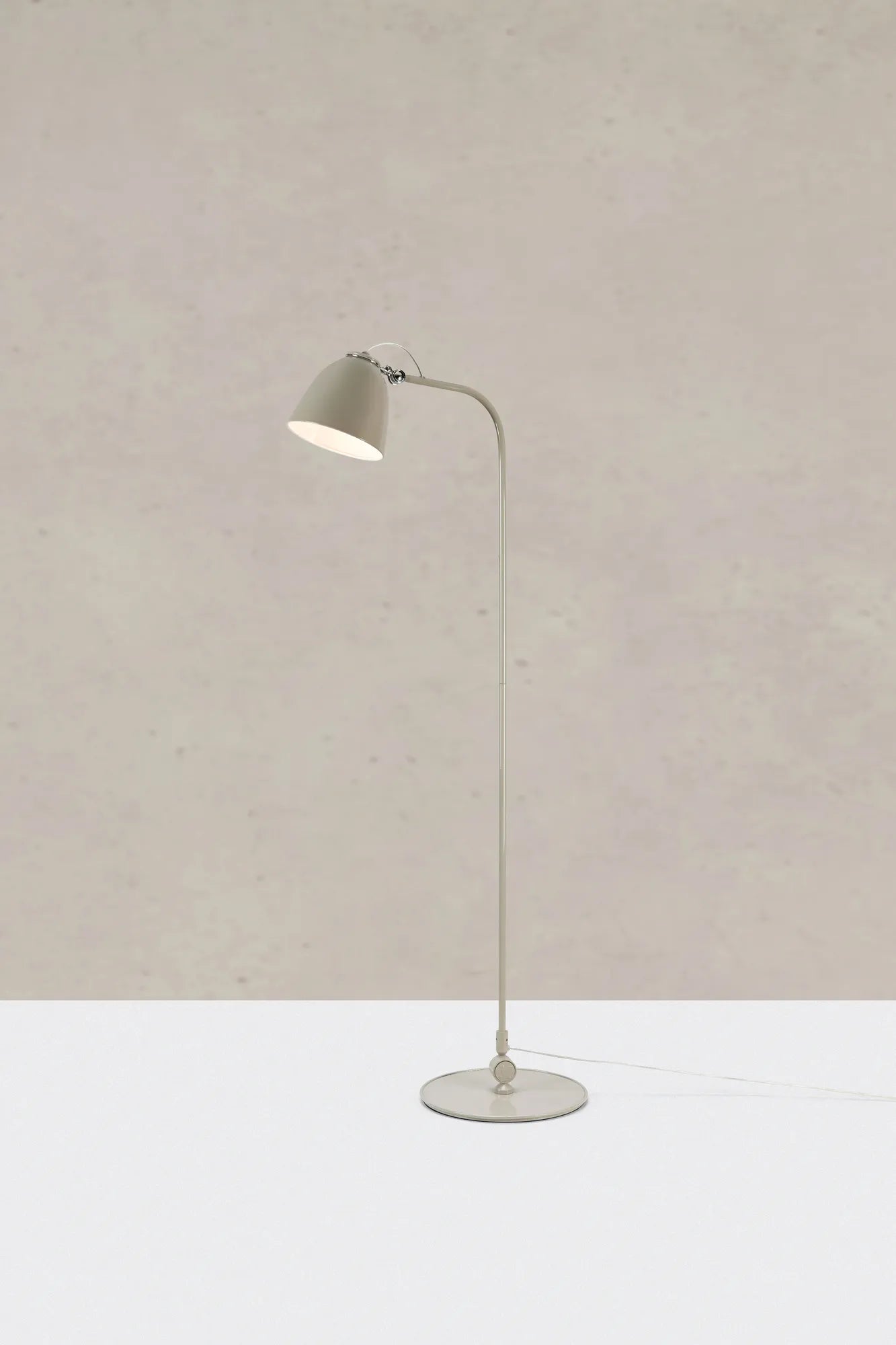 Tilt golvlampa stilren belysning skandinavisk design | Tilt floor lamp minimalist lighting Scandinavian design | Tilt