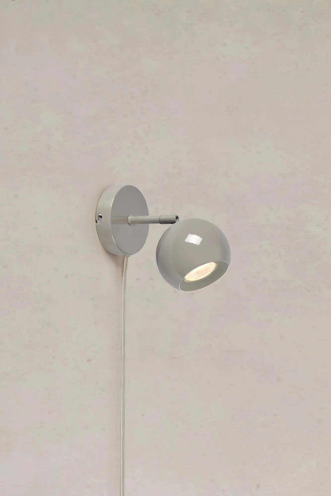 Pop grå vägglampa stilren belysning | Pop grey wall lamp minimalist | Pop grau Wandleuchte minimalistische Beleuchtung