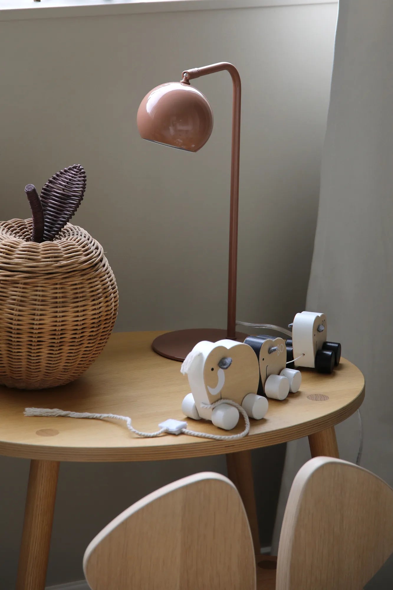 Pop brun bordslampa skandinavisk design | Pop brown table lamp Scandinavian | Pop braun Tischlampe skandinavisches Design