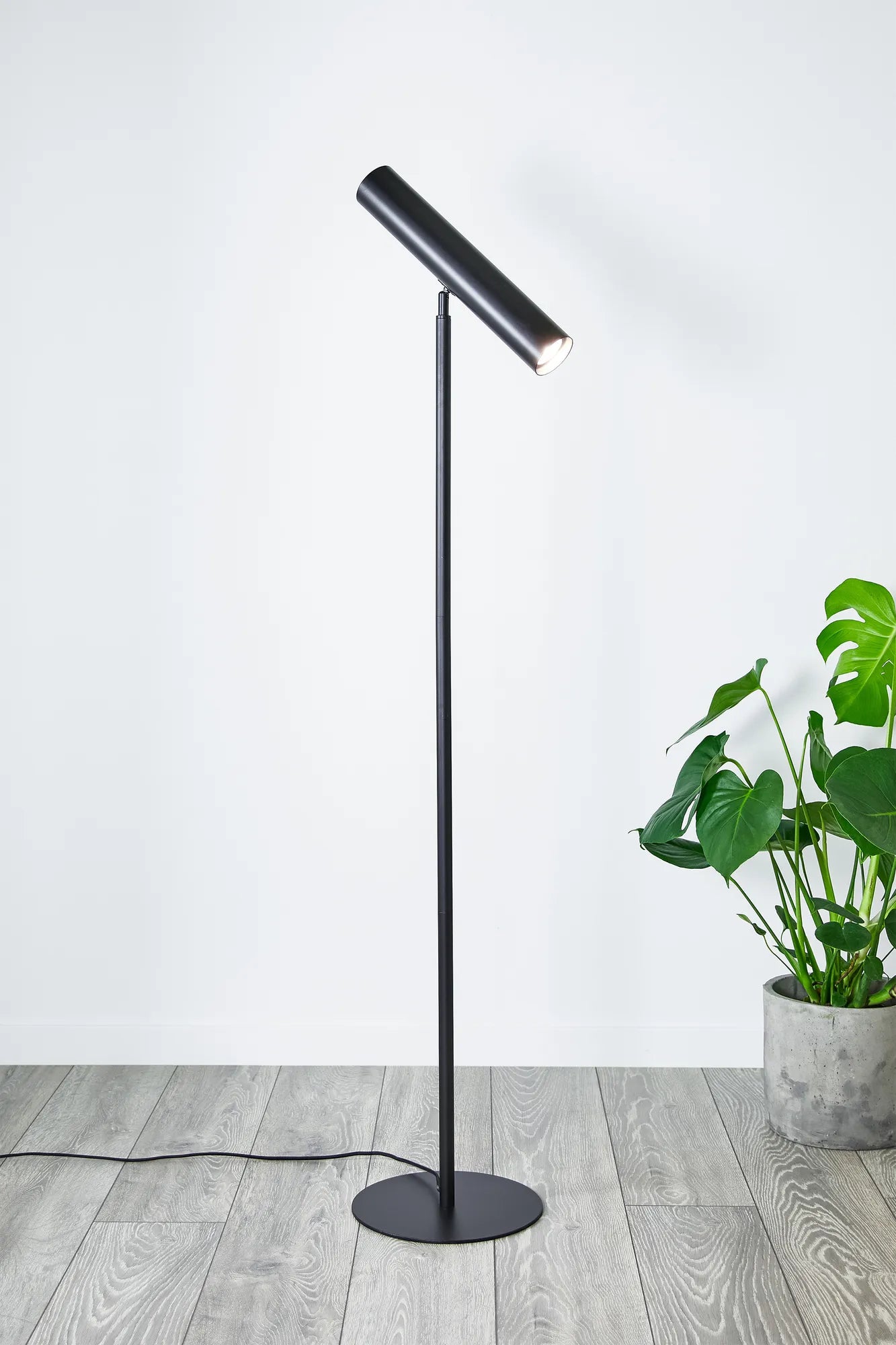 Ruben Golvlampa Svart
