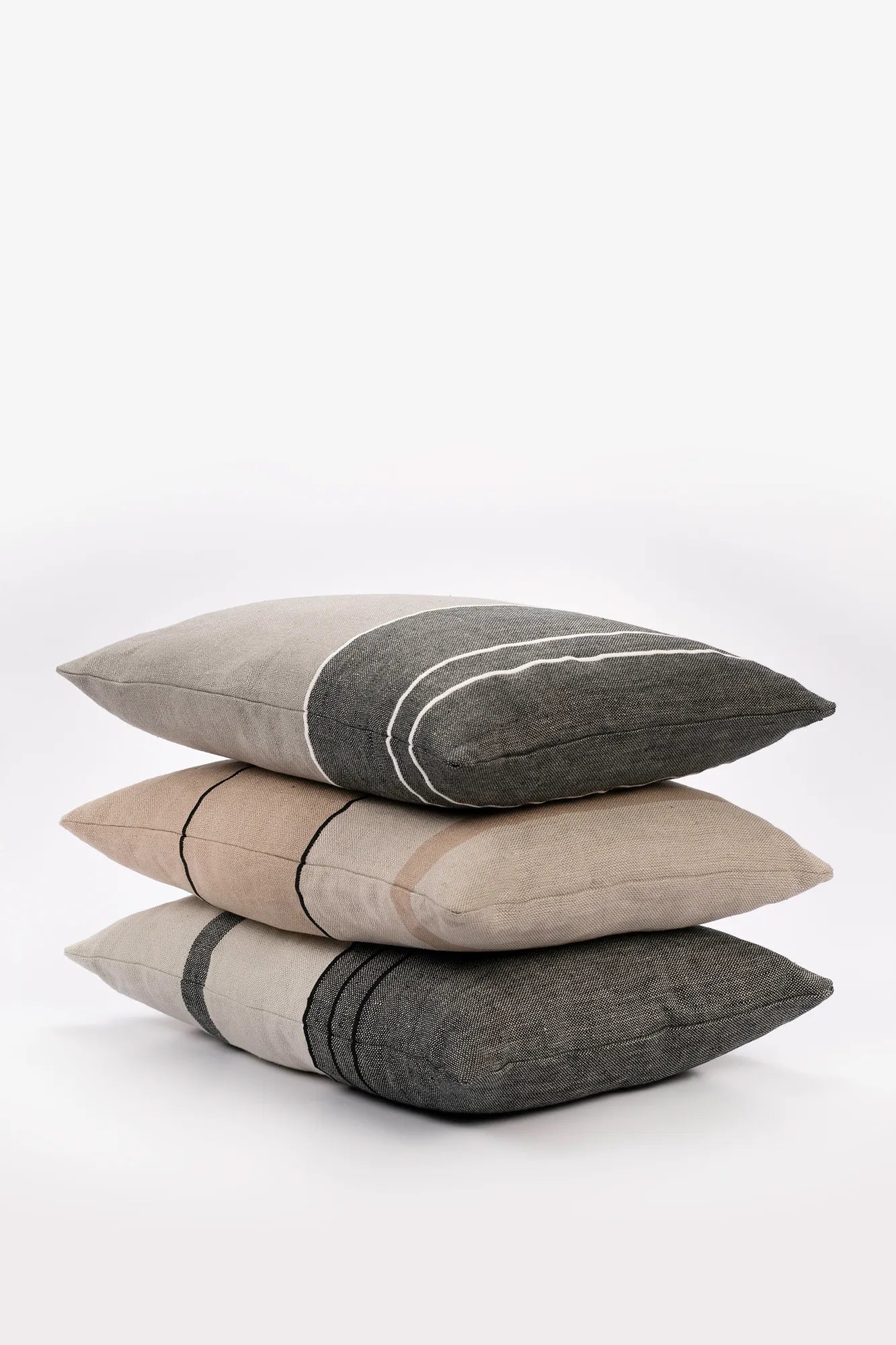 Randi grå kudde 60 cm skandinavisk design | Randi grey cushion Scandinavian design | Randi grau Kissen skandinavisches Design