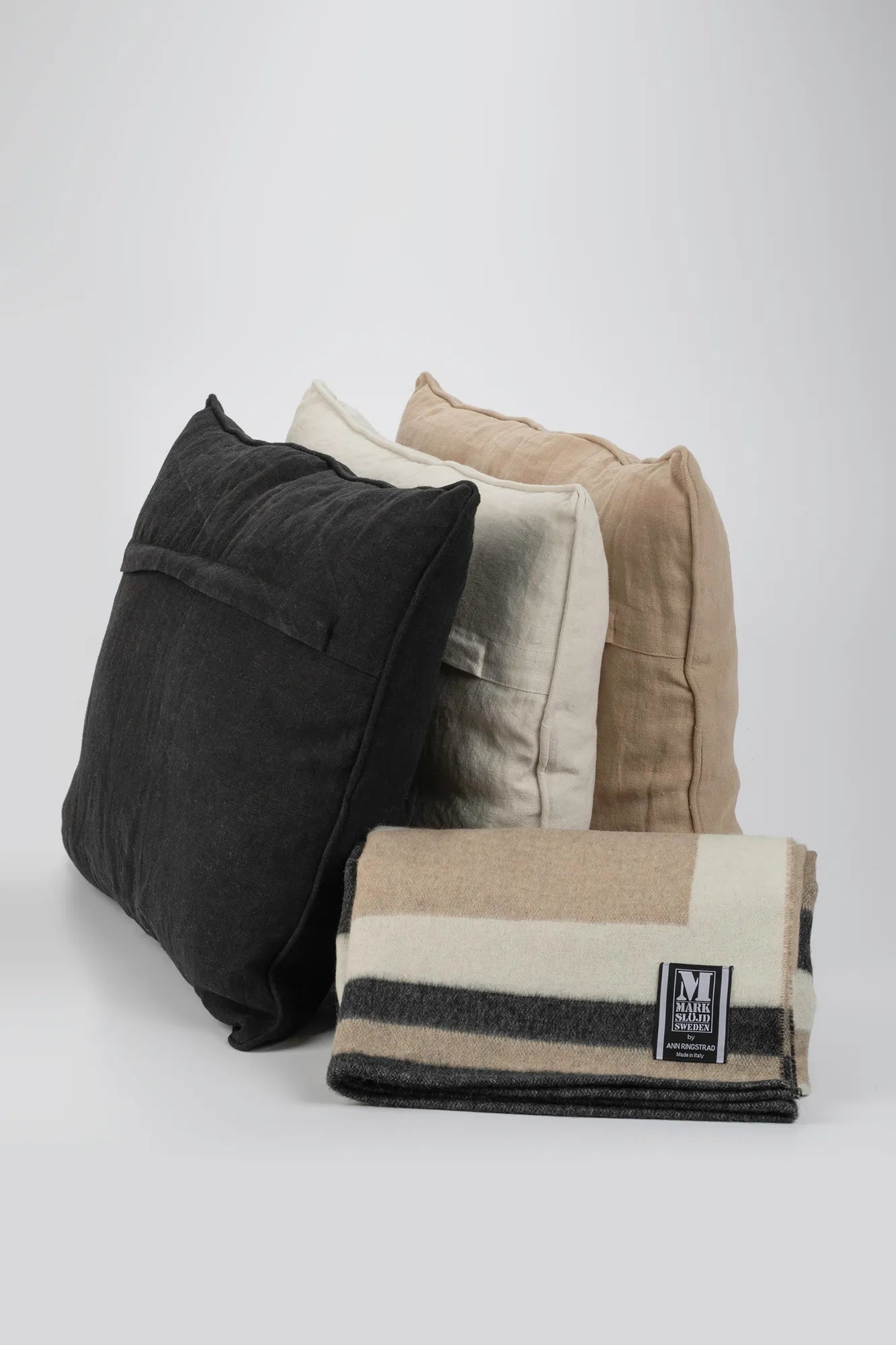 Blenda vit kudde 70 cm skandinavisk design | Blenda white cushion Scandinavian | Blenda weiß Kissen skandinavisches Design