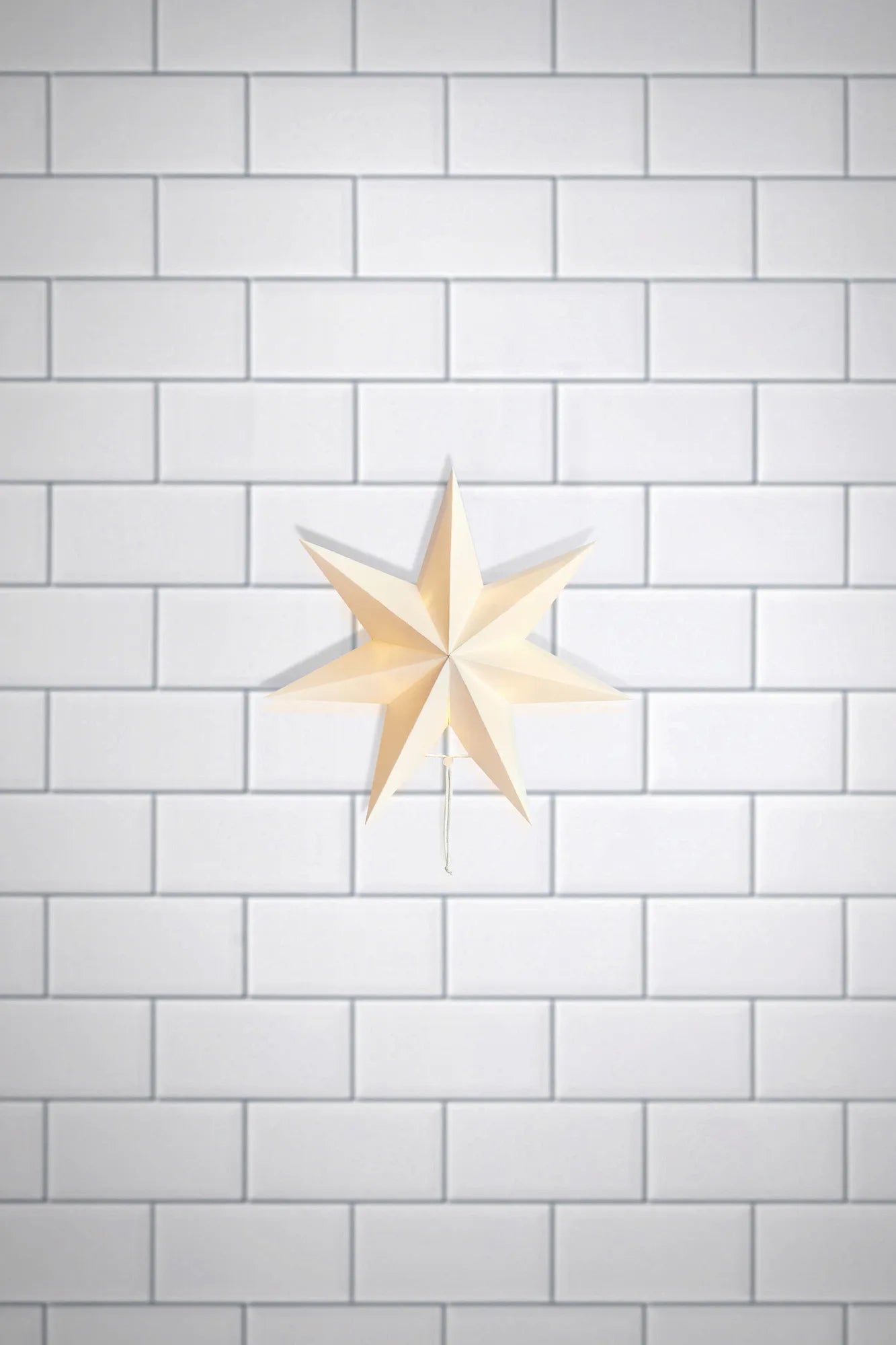 Malva vit vägglampa 35 cm stilren belysning | Malva white wall lamp | Malva weiß Wandleuchte minimalistische Beleuchtung