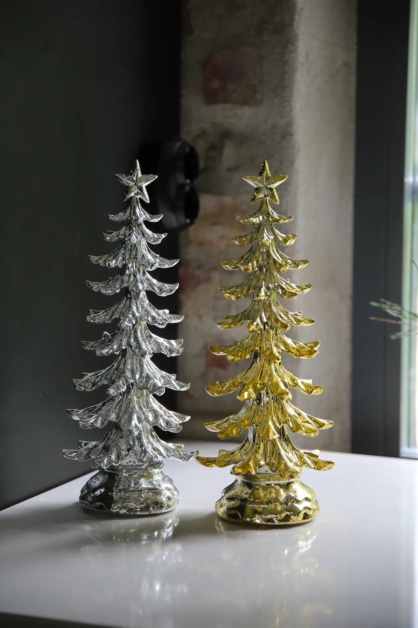 Lo guld bordslampa svensk design | Lo gold table lamp Swedish design | Lo Gold Tischlampe schwedisches Design