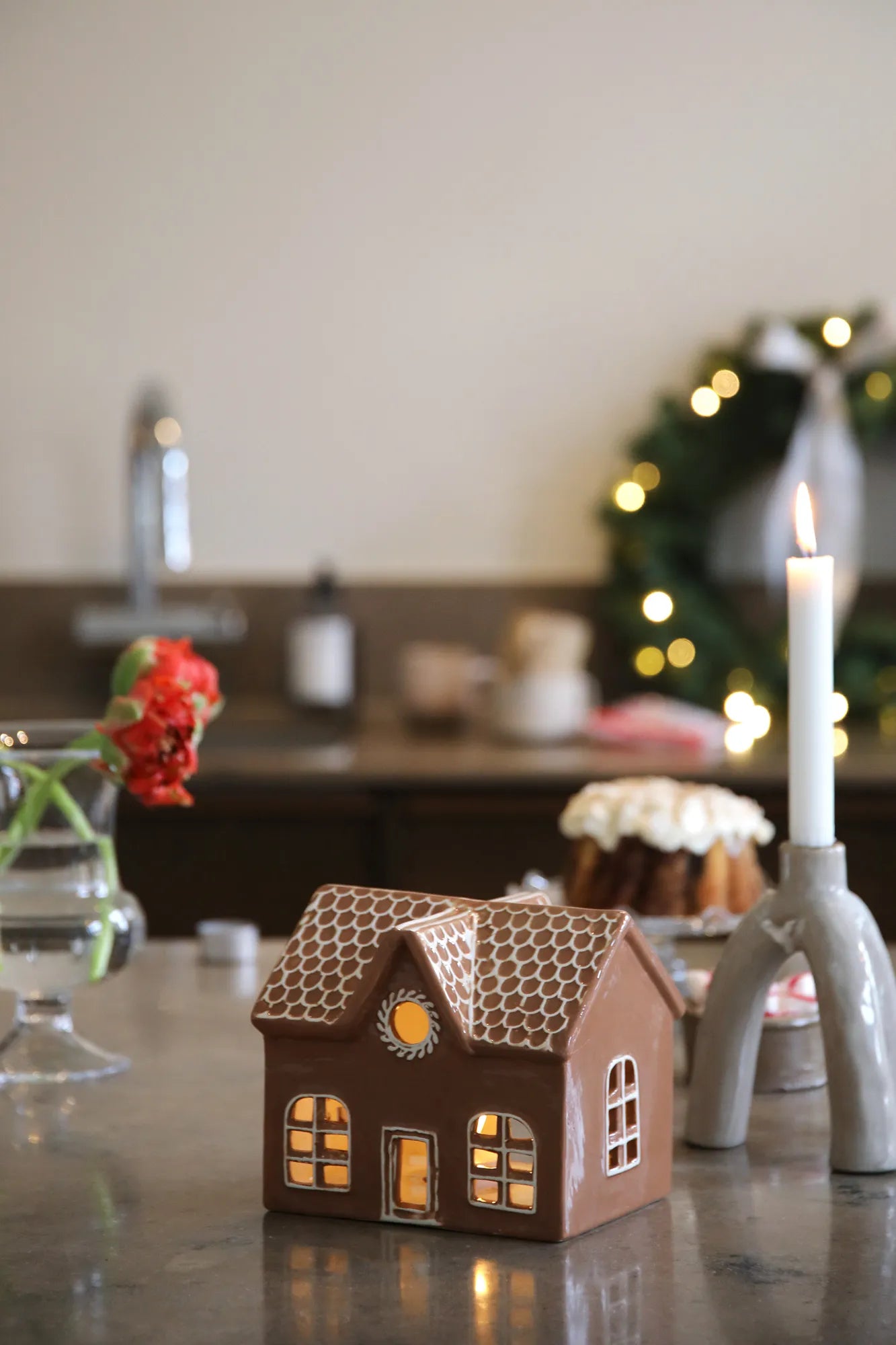 Gingella Table Decoration Gingerbread House