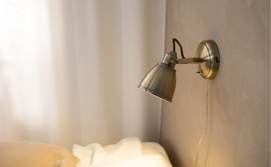 Välj rätt vägglampa till ditt sovrum: 3 stilar