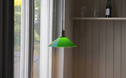 Vela - A classic shoemaker lamp