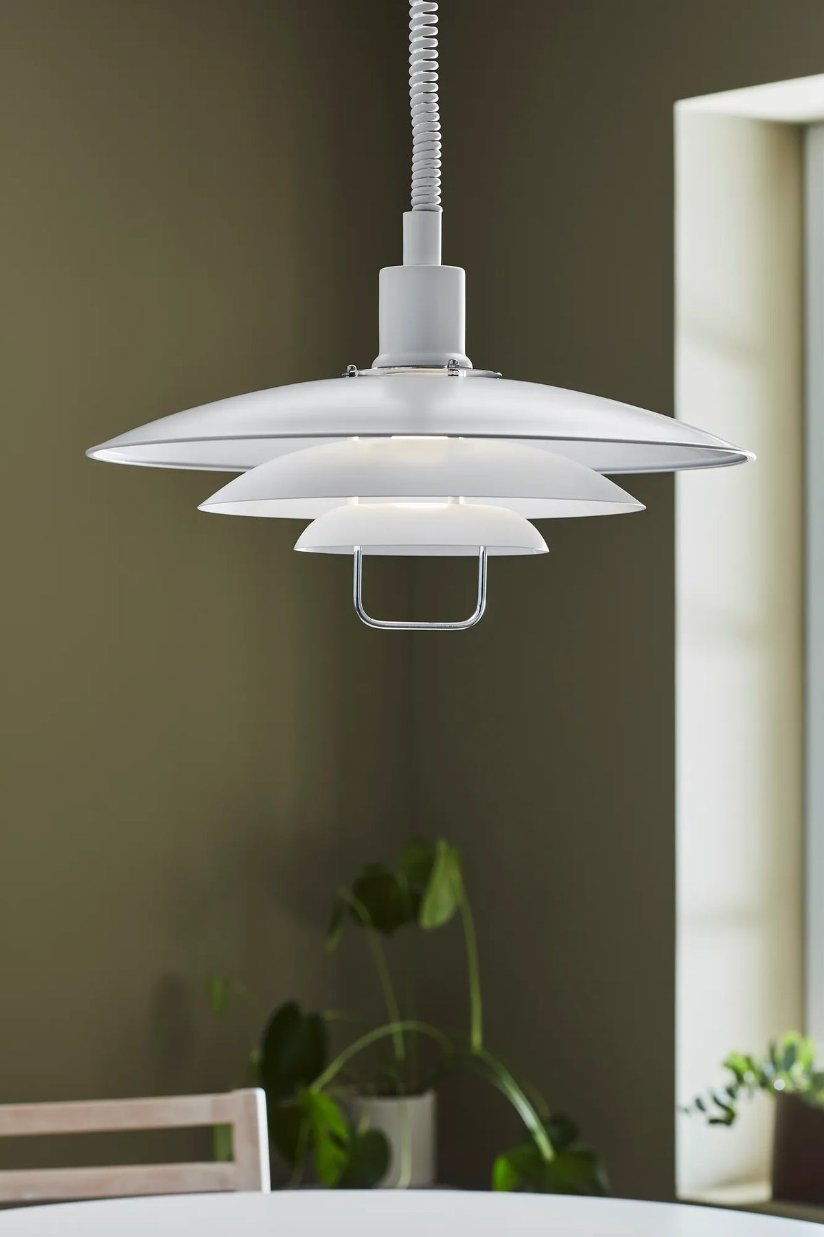 Kirkenes vit taklampa skandinavisk design | Kirkenes white pendant lamp | Kirkenes weiß Pendelleuchte skandinavisches Design