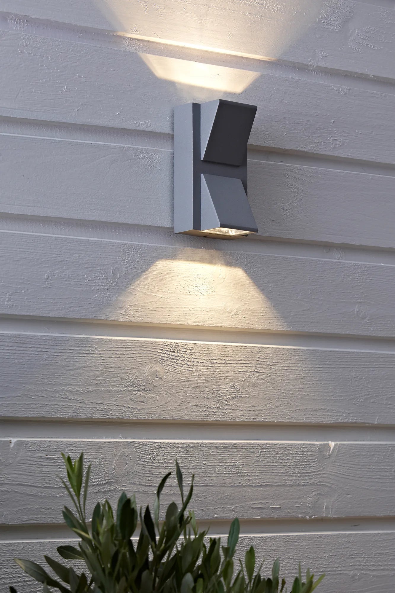 Carina grå vägglampa belysning | Carina grey wall lamp | Carina grau Wandleuchte