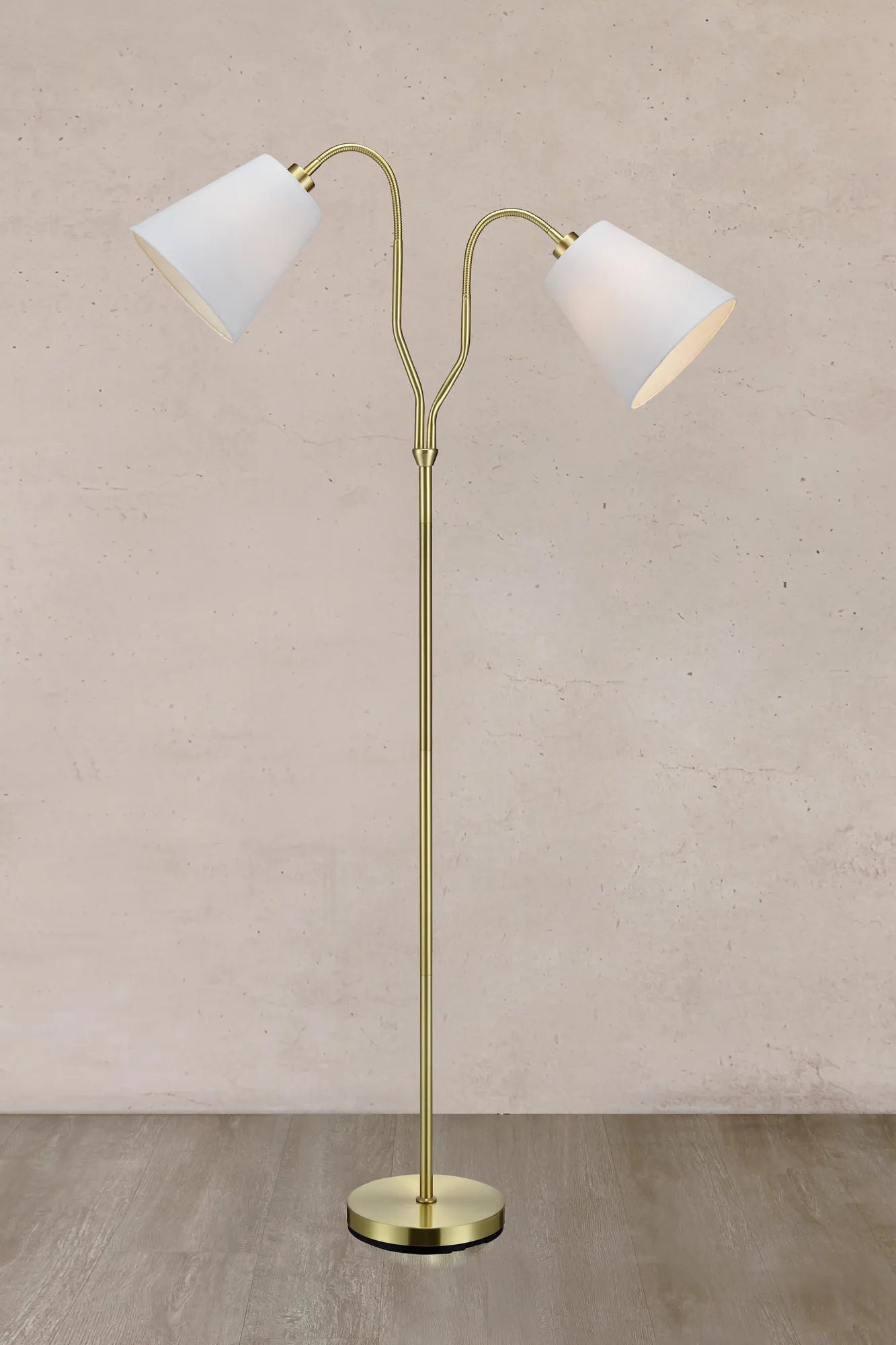 Modena vit golvlampa stilren belysning | Modena white floor lamp | Modena weiß Stehlampe minimalistische Beleuchtung