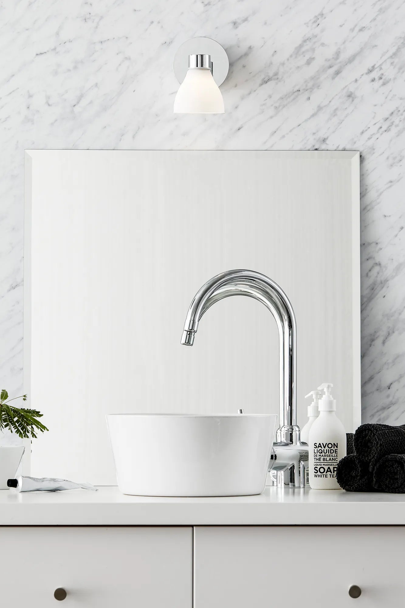 Cassis krom vägglampa skandinavisk design | Cassis chrome wall lamp | Cassis Chrom Wandleuchte skandinavisches Design