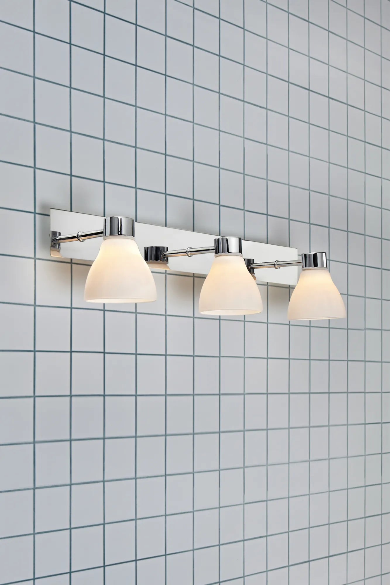 Cassis krom vägglampa stilren belysning skandinavisk design | Cassis chrome wall lamp Scandinavian design | Cassis Chrom