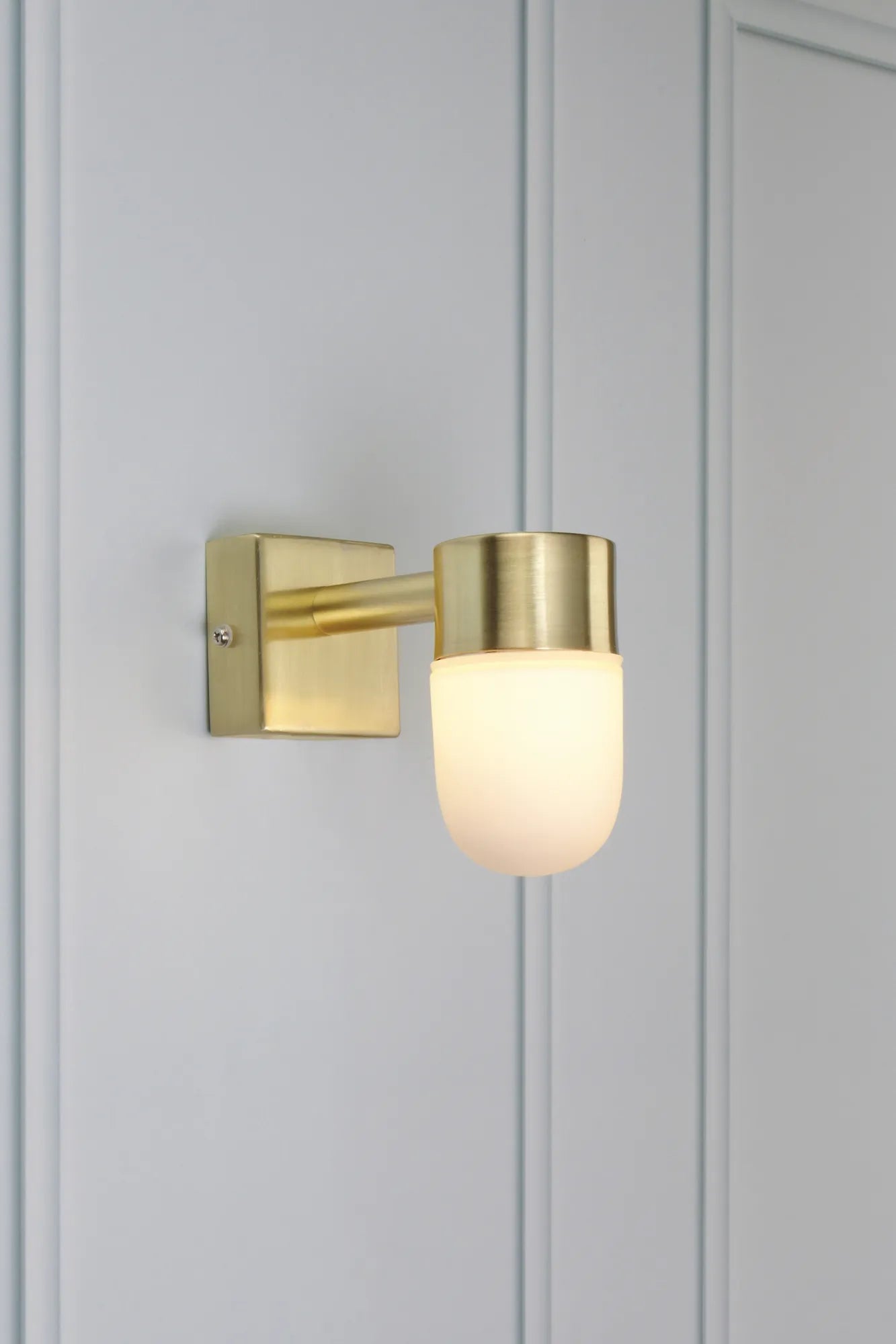 Menton mässing vägglampa stilren belysning | Menton brass wall lamp | Menton Messing Wandleuchte minimalistische Beleuchtung