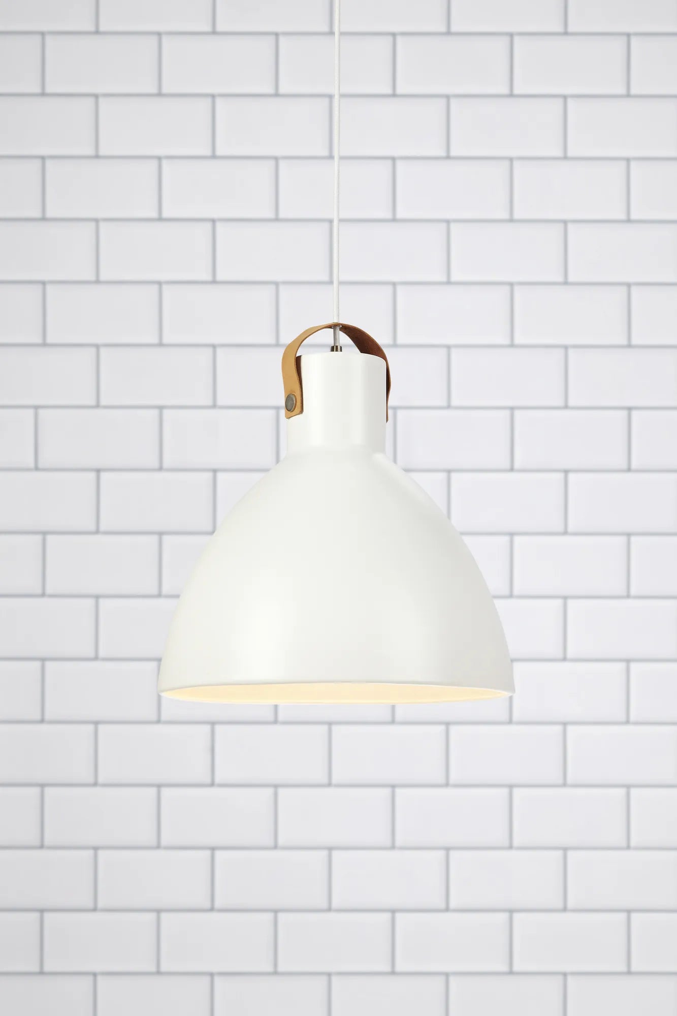 Eagle vit taklampa 35 cm stilren belysning | Eagle white pendant lamp | Eagle weiß Pendelleuchte minimalistische Beleuchtung