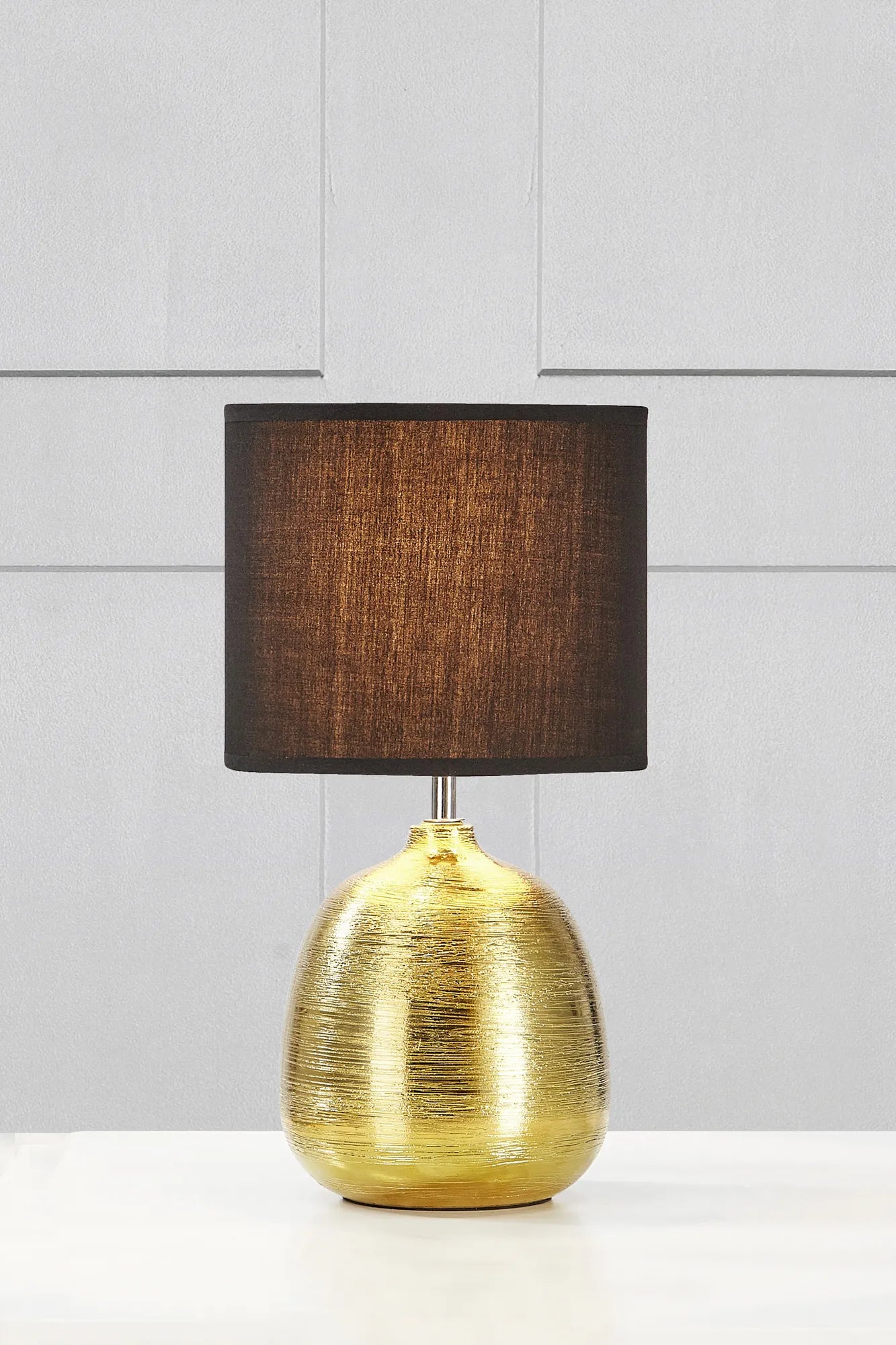 Oscar guld bordslampa stilren belysning | Oscar gold table lamp | Oscar Gold Tischlampe minimalistische Beleuchtung