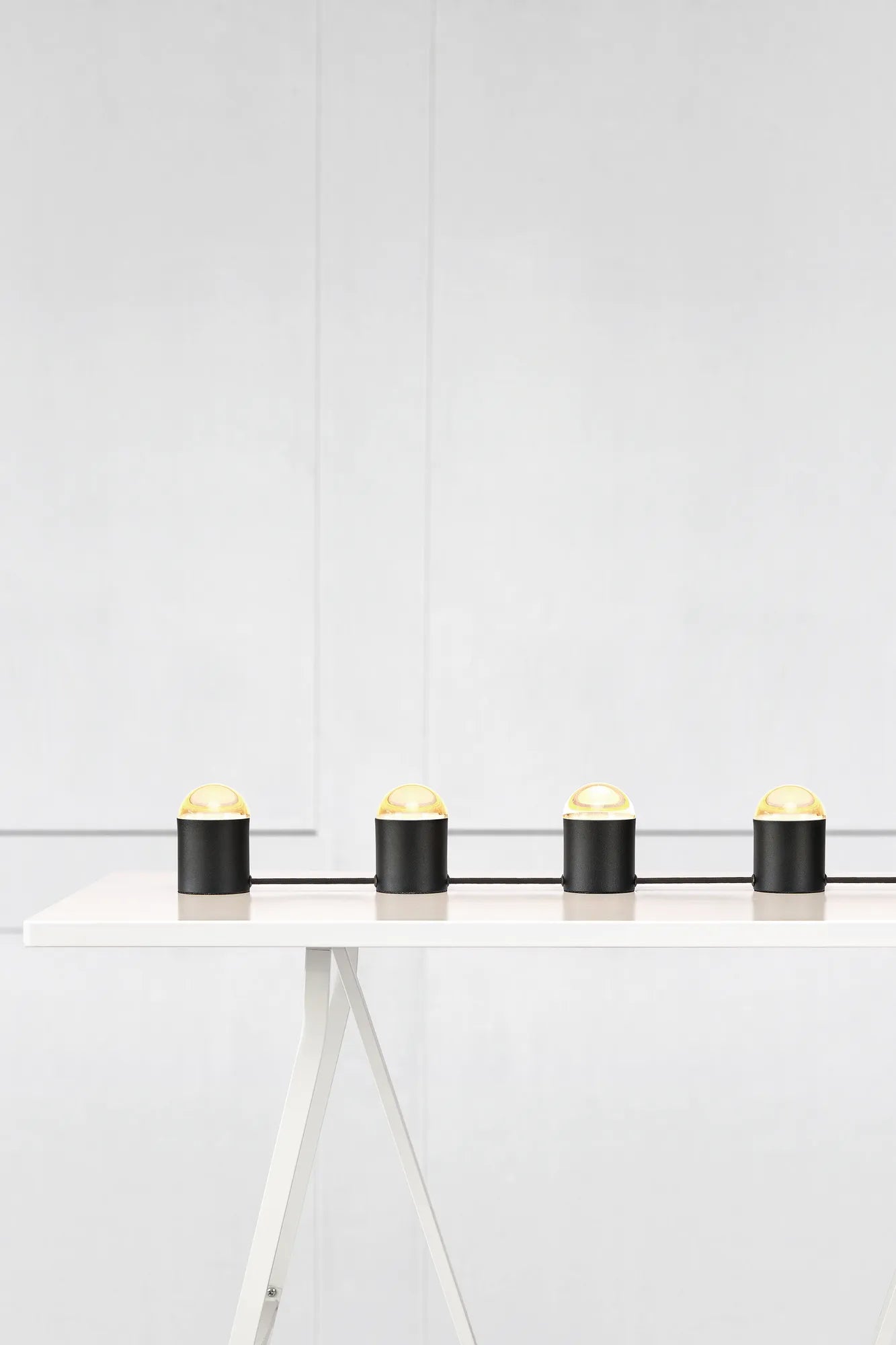 Jinx svart bordslampa stilren belysning | Jinx black table lamp | Jinx schwarz Tischlampe minimalistische Beleuchtung