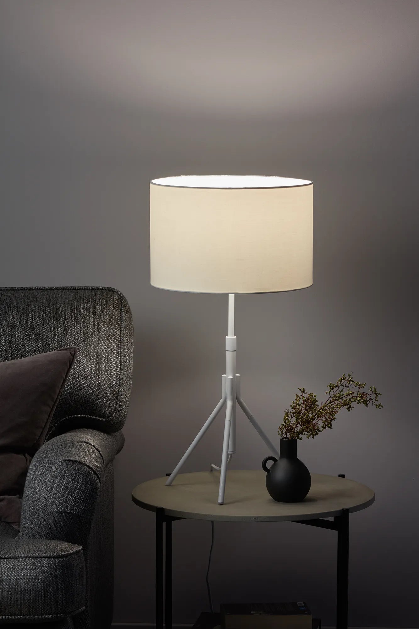 Sling vit bordslampa belysning | Sling white table lamp | Sling weiß Tischlampe