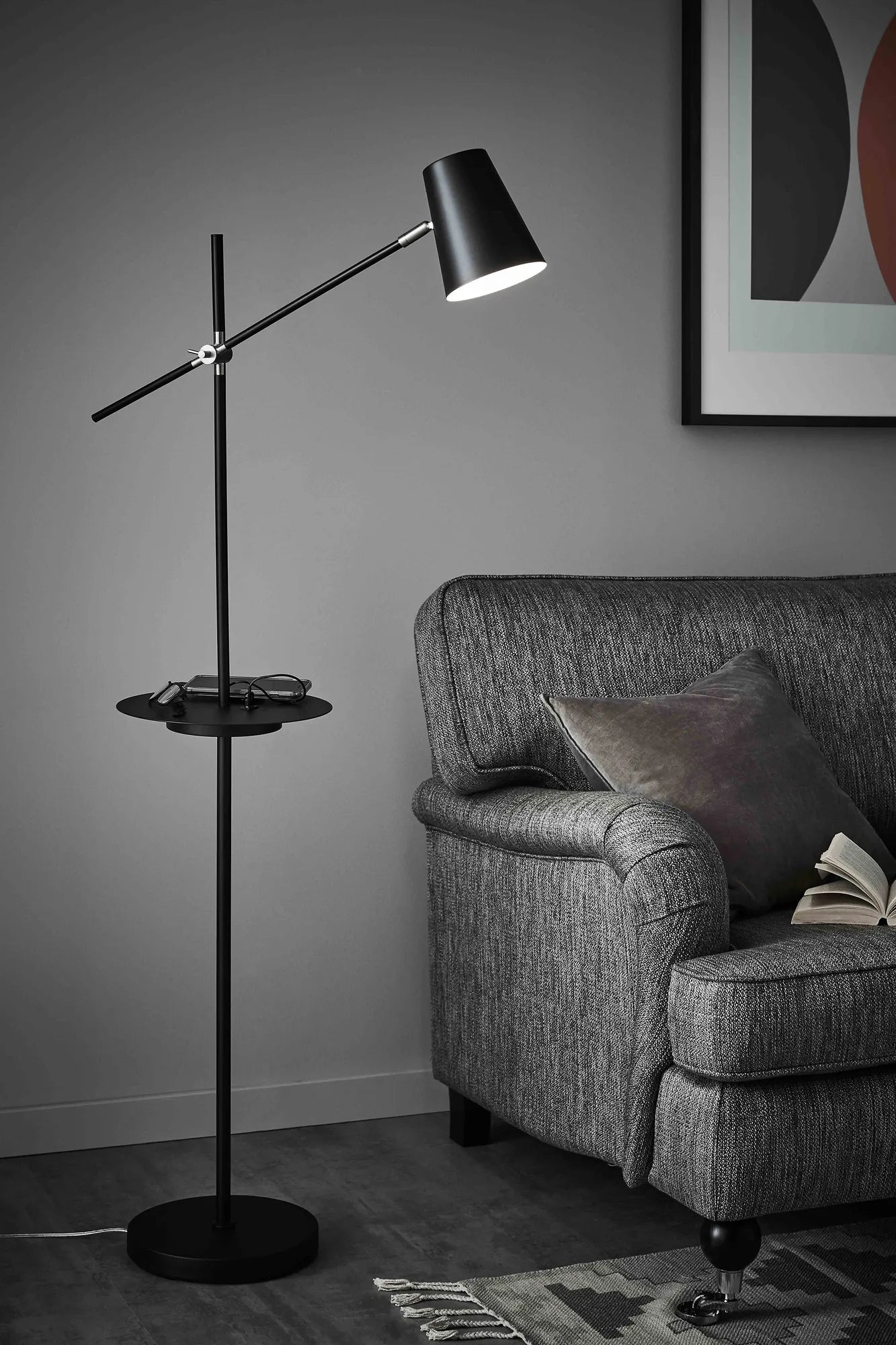 Linear svart golvlampa belysning | Linear black floor lamp | Linear schwarz Stehlampe