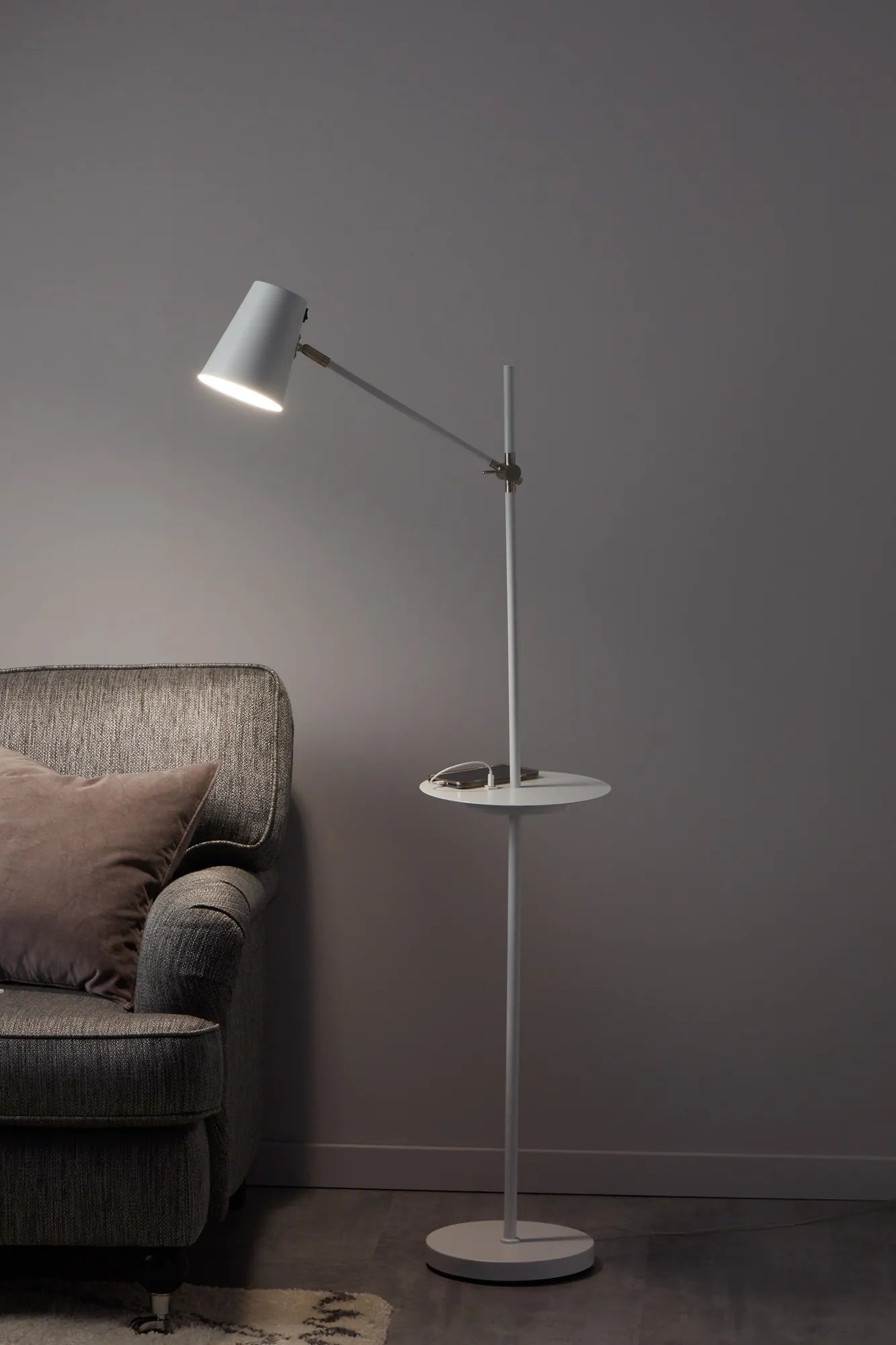 Linear vit golvlampa belysning | Linear white floor lamp | Linear weiß Stehlampe