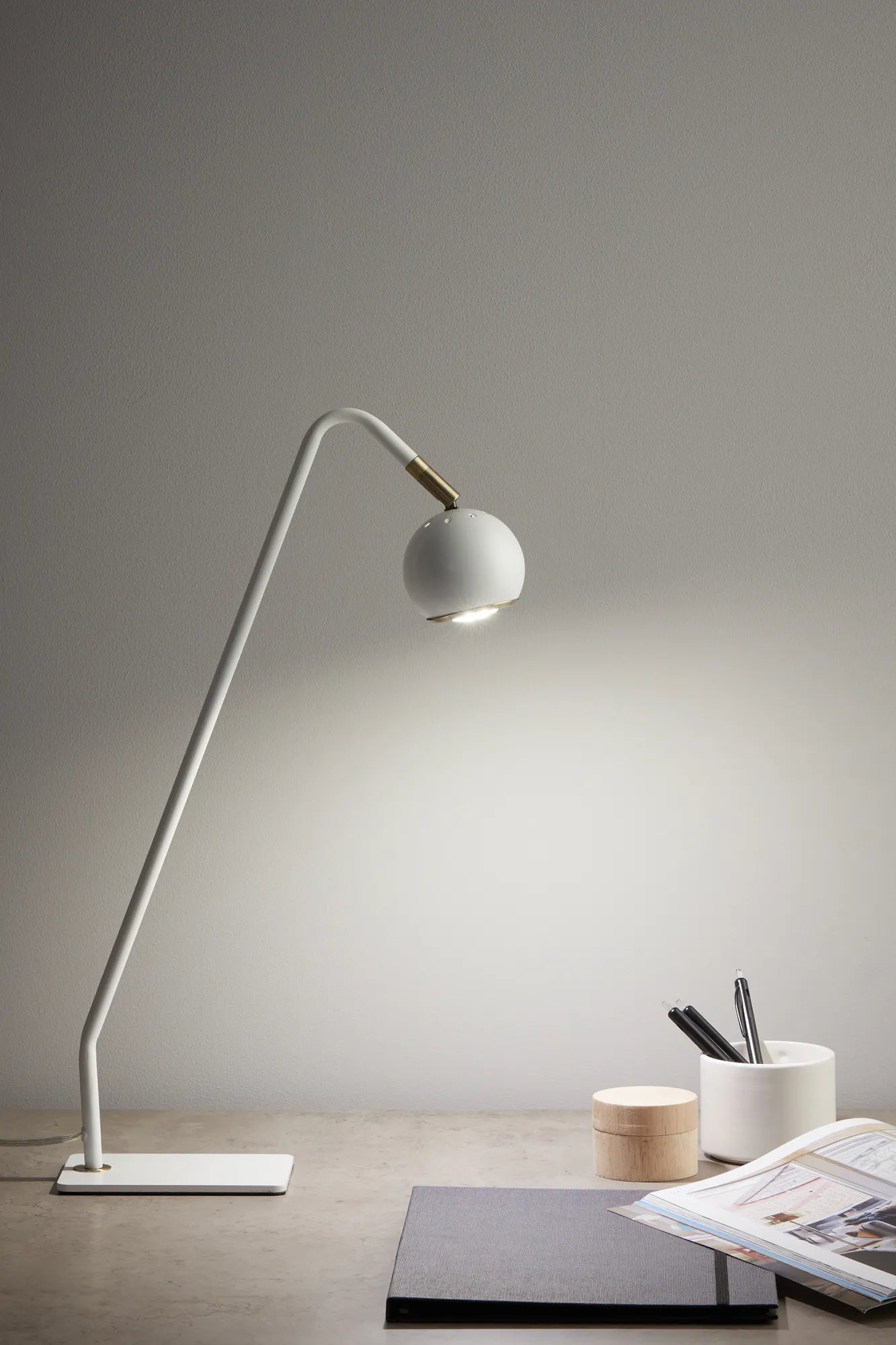 Coco vit bordslampa belysning | Coco white table lamp | Coco weiß Tischlampe