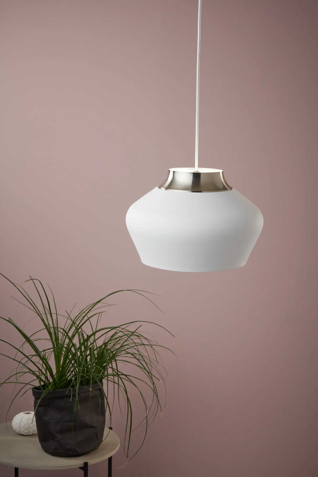 Kom vit taklampa belysning | Kom white pendant lamp | Kom weiß Pendelleuchte