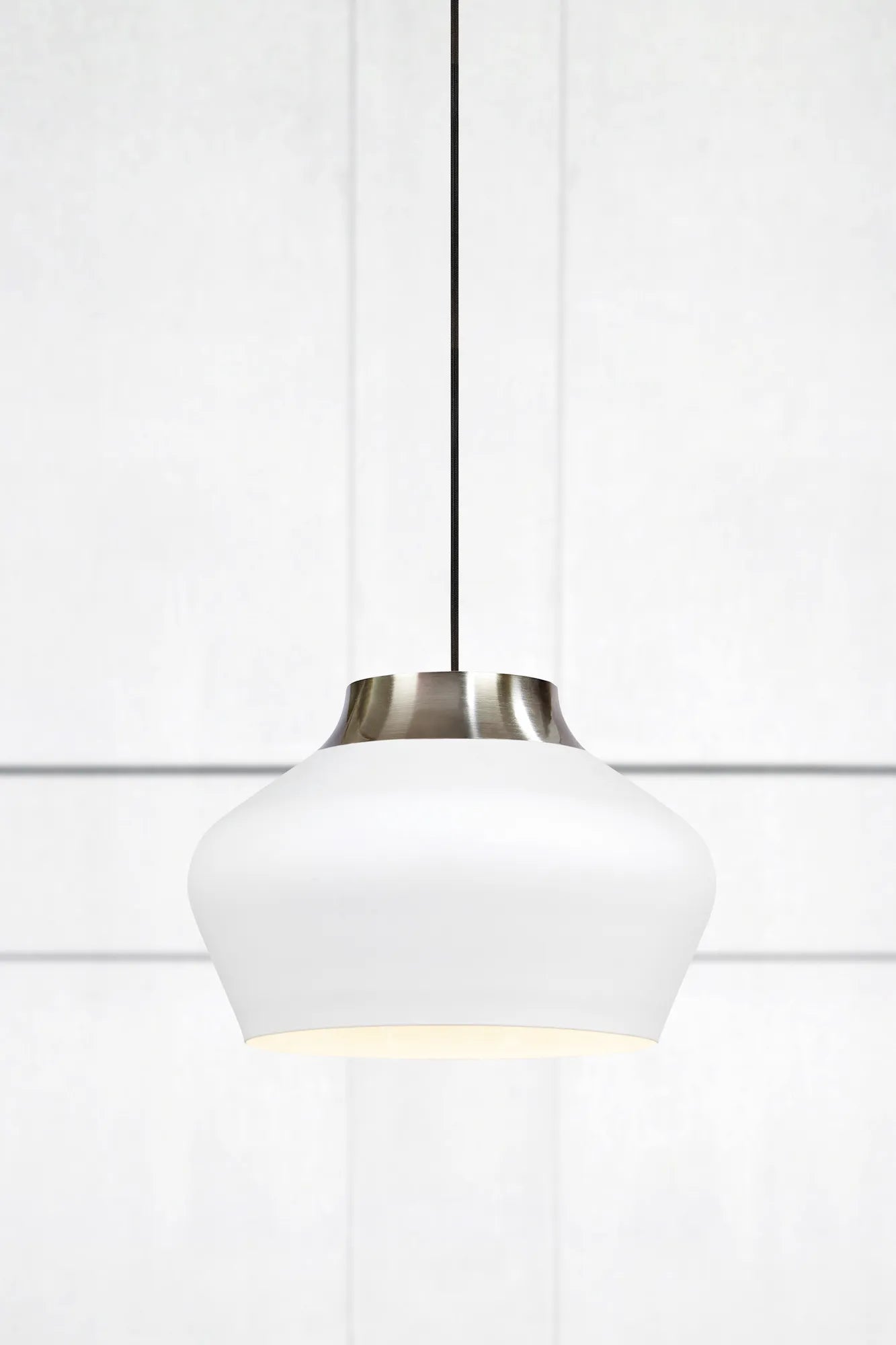 Kom vit taklampa stilren belysning | Kom white pendant lamp minimalist | Kom weiß Pendelleuchte minimalistische Beleuchtung