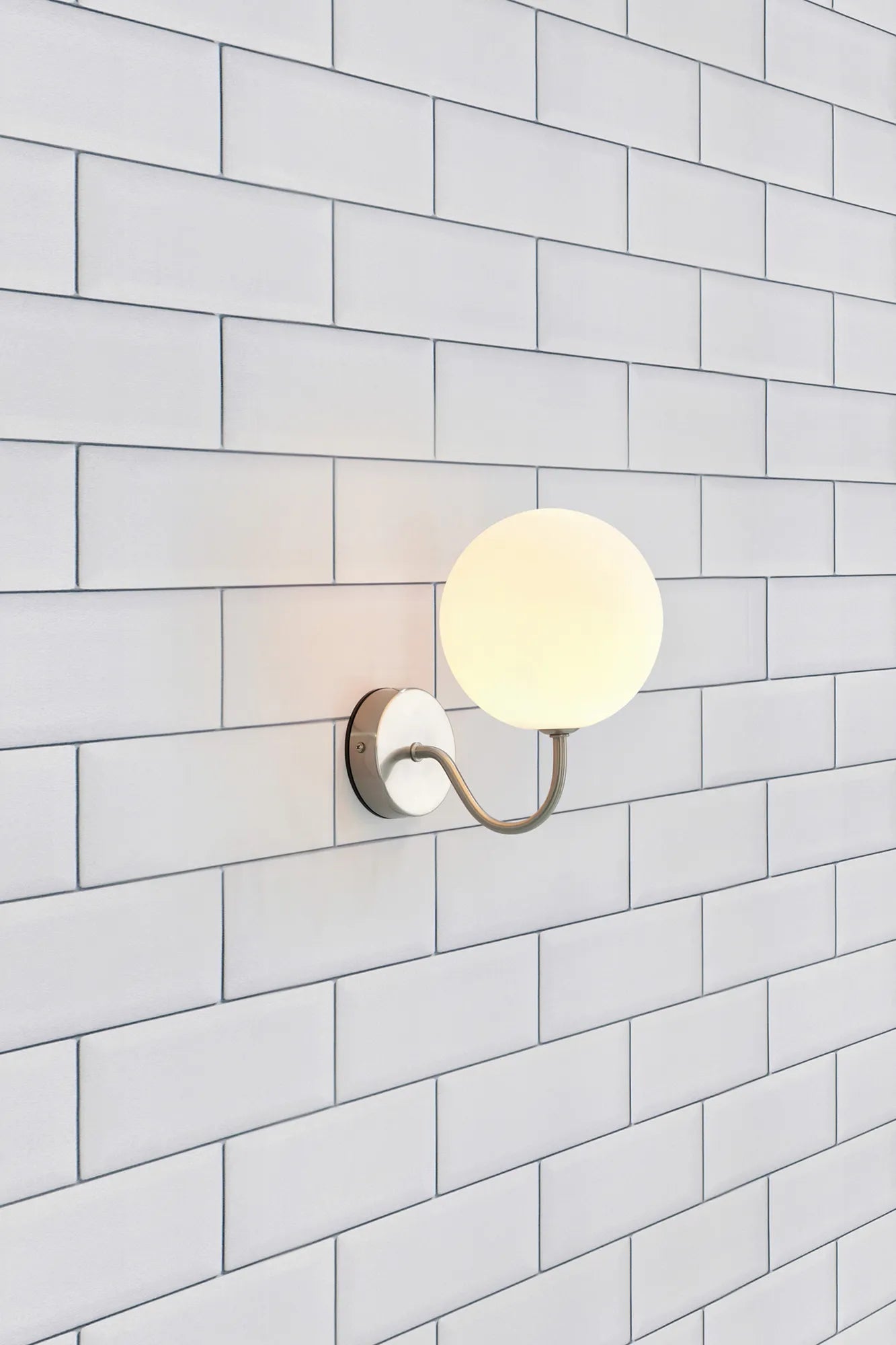 Deco vit vägglampa stilren belysning | Deco white wall lamp minimalist | Deco weiß Wandleuchte minimalistische Beleuchtung