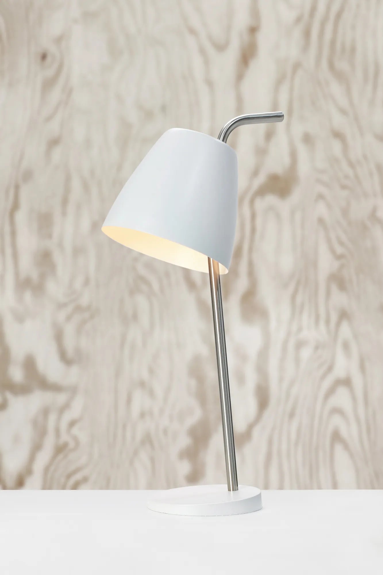Spin vit bordslampa stilren belysning | Spin white table lamp minimalist | Spin weiß Tischlampe minimalistische Beleuchtung
